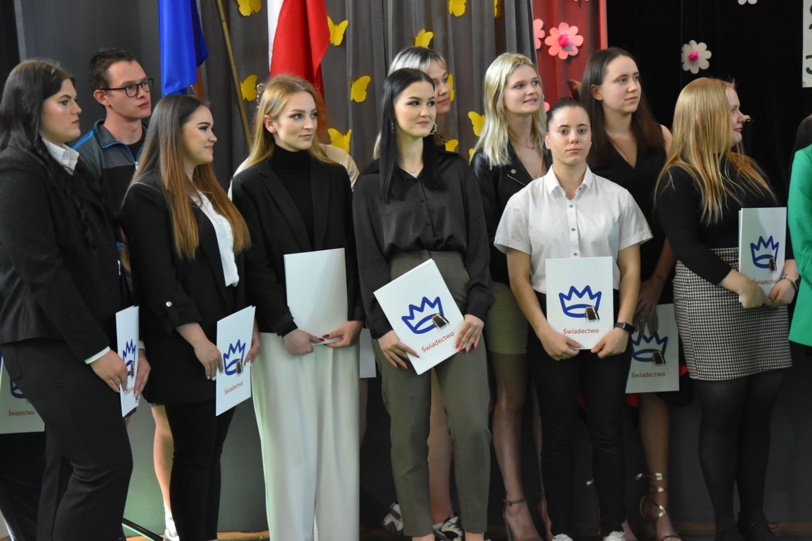 Zdjęcie w galerii na portalu naszwodzislaw.com: Wodzisławscy maturzyści odebrali świadectwa [FOTO] wiadomości z regionu