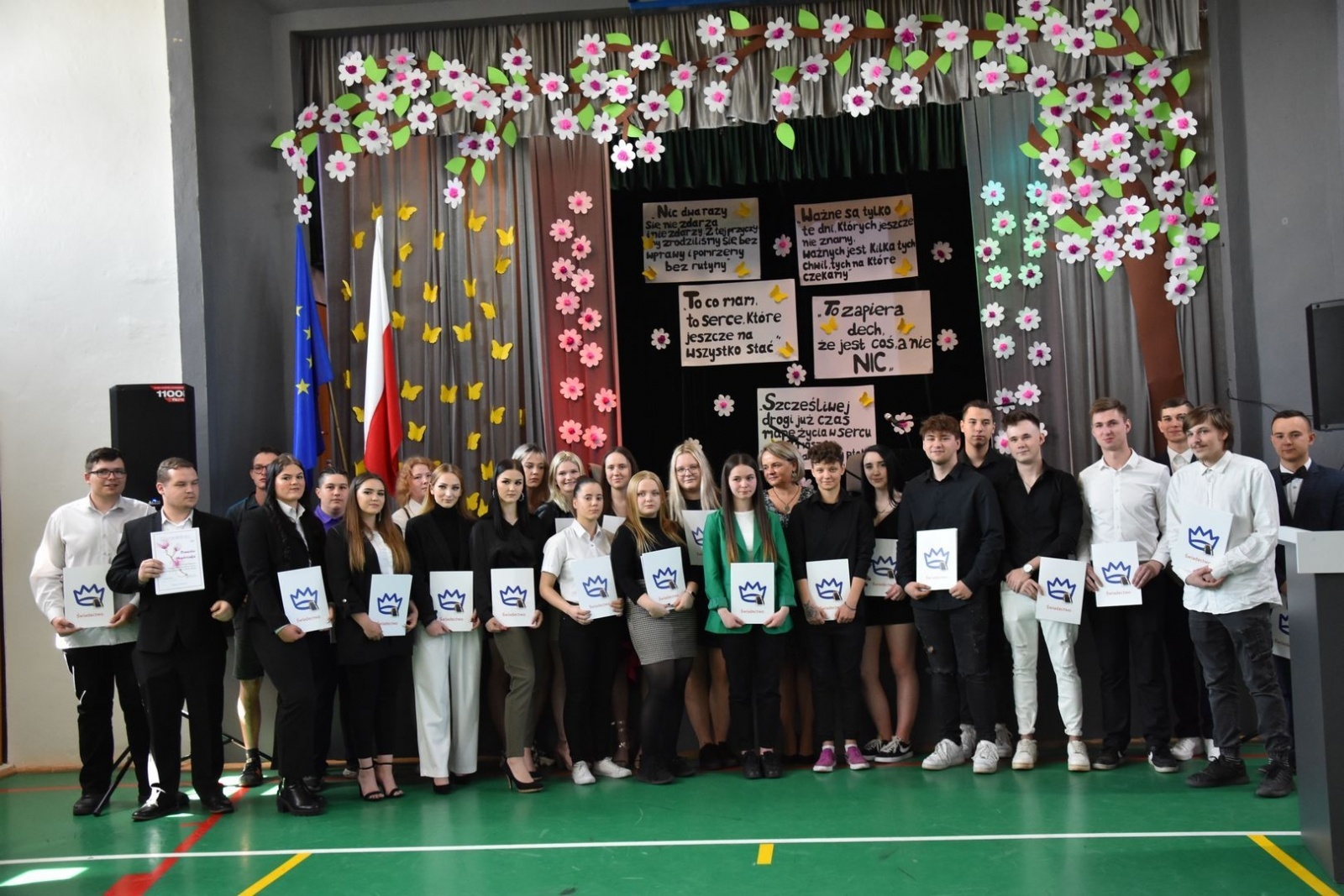 Zdjęcie w galerii na portalu naszwodzislaw.com: Wodzisławscy maturzyści odebrali świadectwa [FOTO] wiadomości z regionu