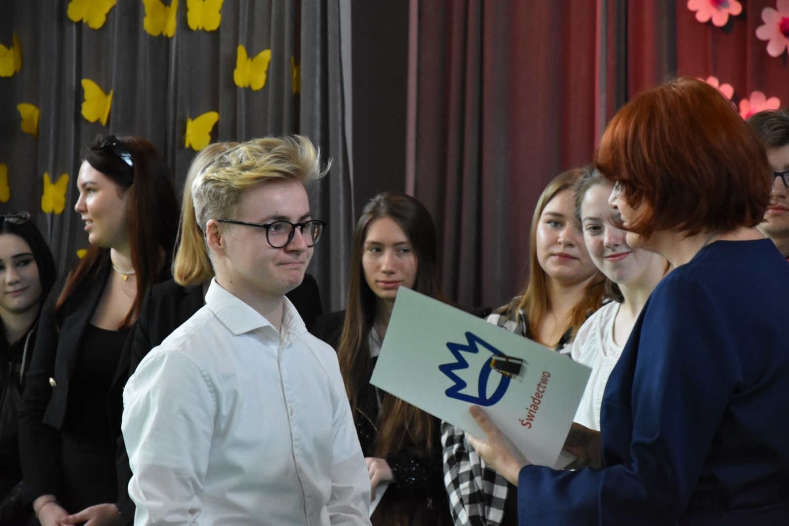 Zdjęcie w galerii na portalu naszwodzislaw.com: Wodzisławscy maturzyści odebrali świadectwa [FOTO] wiadomości z regionu