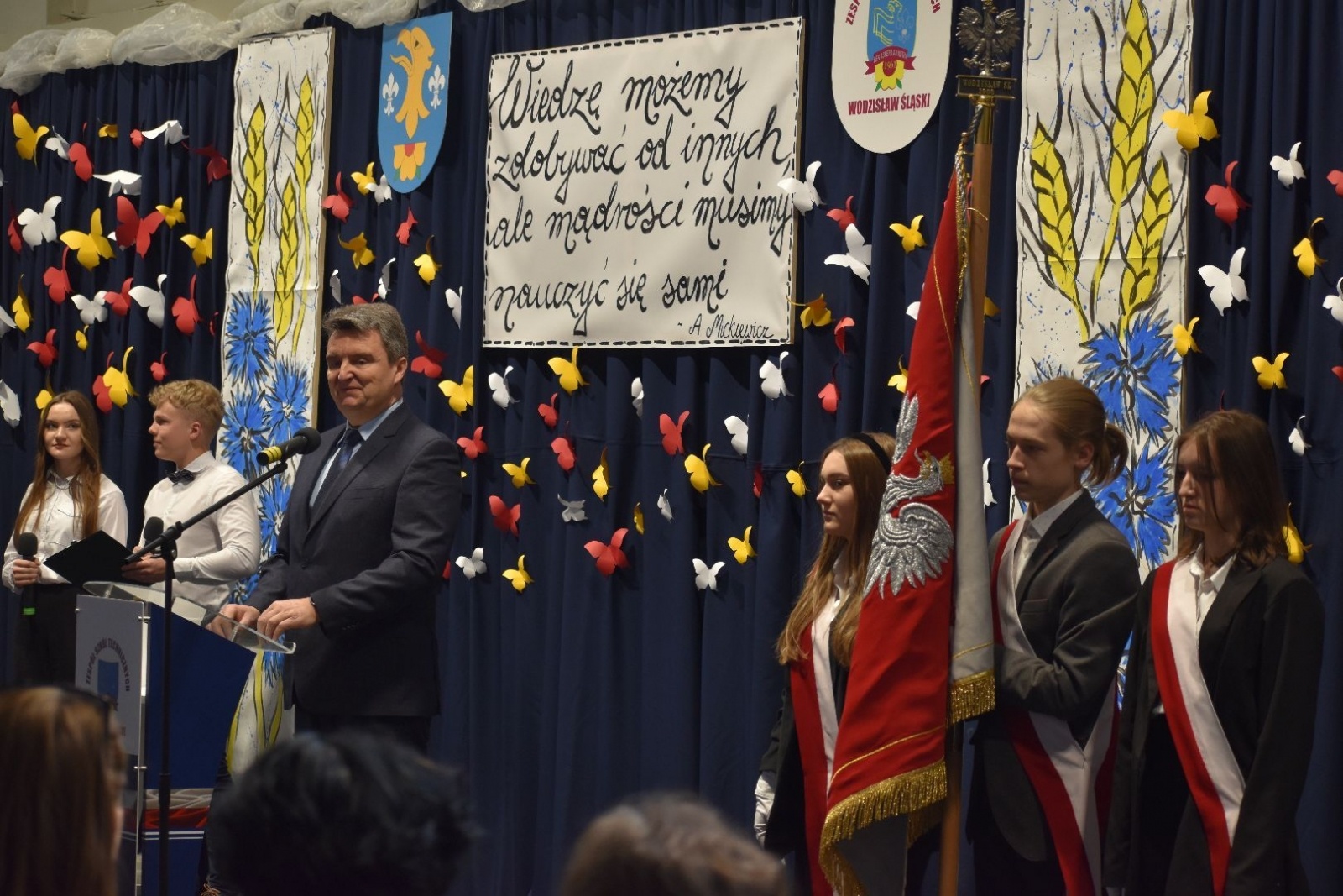 Zdjęcie w galerii na portalu naszwodzislaw.com: Wodzisławscy maturzyści odebrali świadectwa [FOTO] wiadomości z regionu