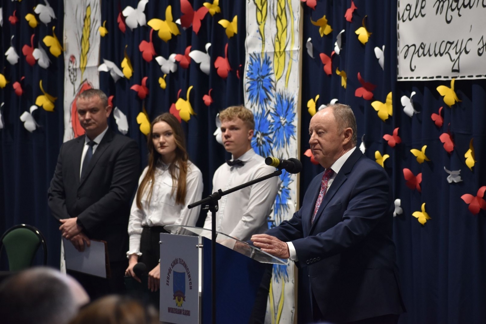 Zdjęcie w galerii na portalu naszwodzislaw.com: Wodzisławscy maturzyści odebrali świadectwa [FOTO] wiadomości z regionu