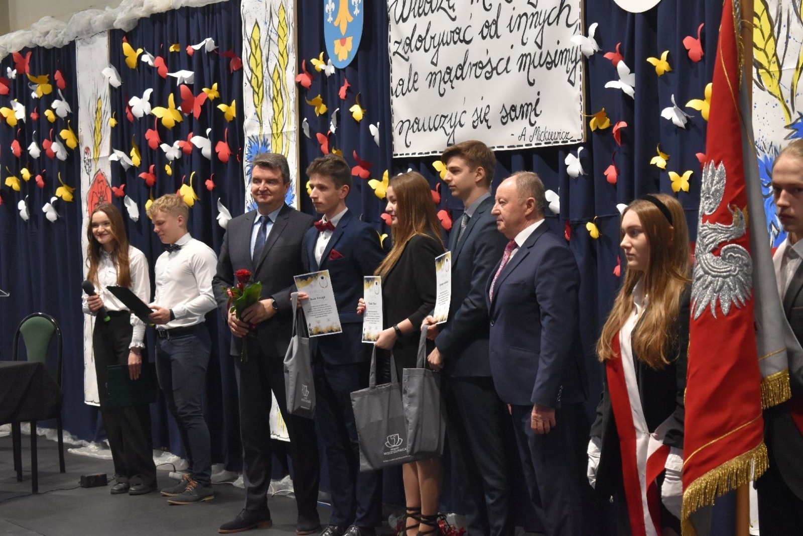 Zdjęcie w galerii na portalu naszwodzislaw.com: Wodzisławscy maturzyści odebrali świadectwa [FOTO] wiadomości z regionu