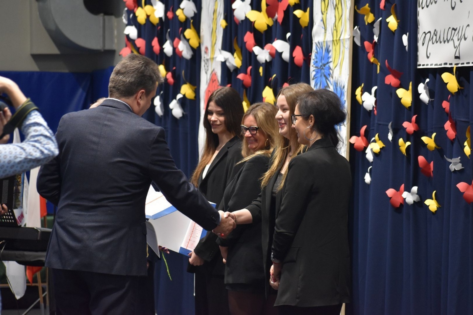 Zdjęcie w galerii na portalu naszwodzislaw.com: Wodzisławscy maturzyści odebrali świadectwa [FOTO] wiadomości z regionu