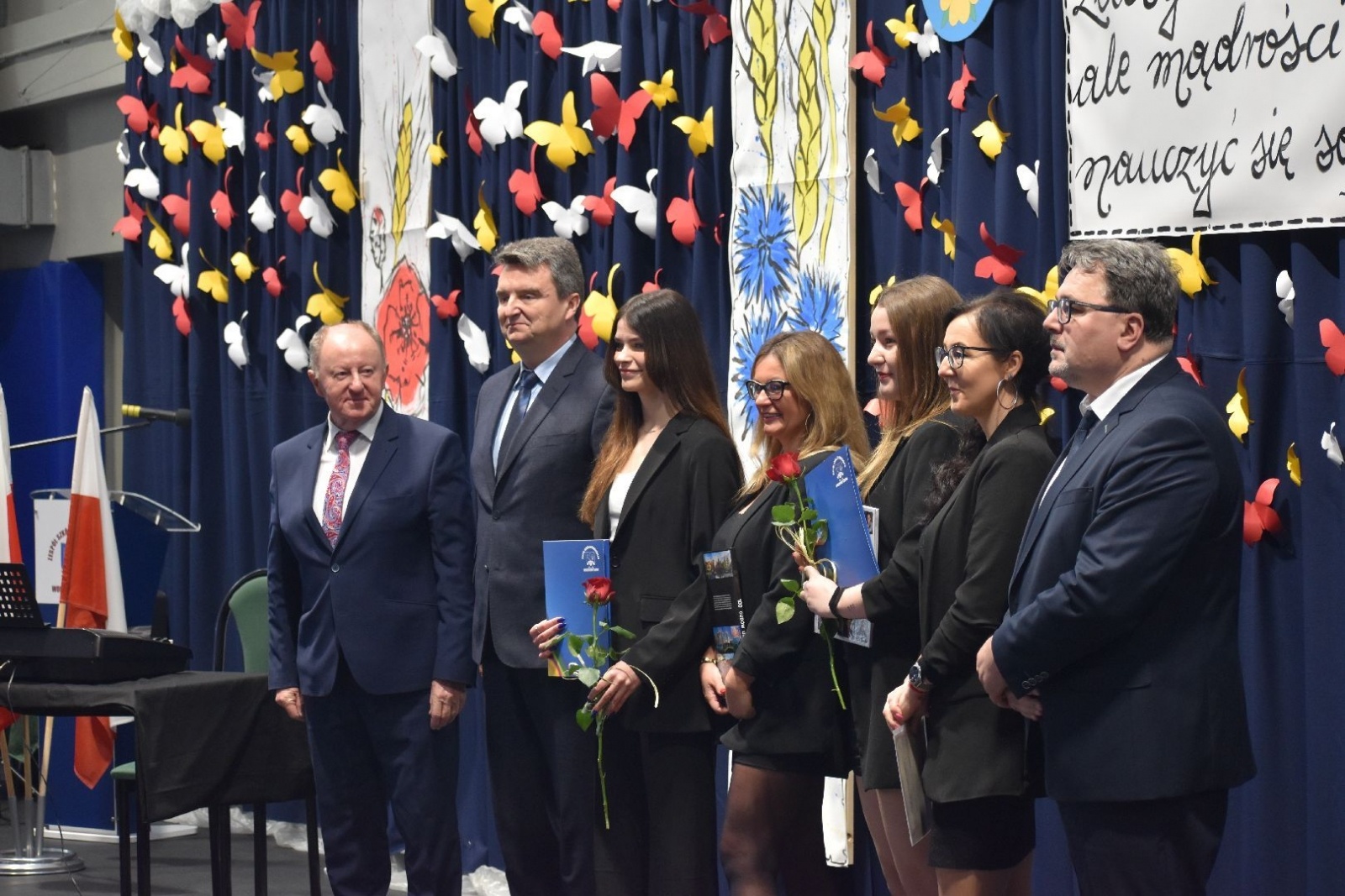 Zdjęcie w galerii na portalu naszwodzislaw.com: Wodzisławscy maturzyści odebrali świadectwa [FOTO] wiadomości z regionu