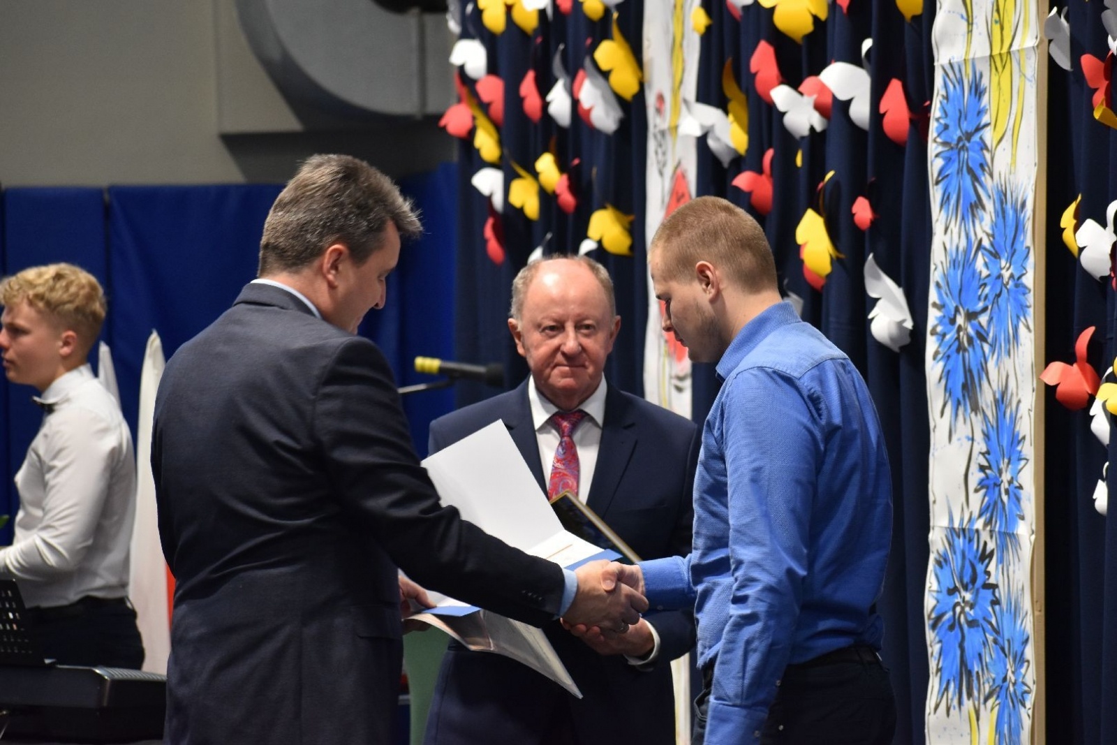 Zdjęcie w galerii na portalu naszwodzislaw.com: Wodzisławscy maturzyści odebrali świadectwa [FOTO] wiadomości z regionu