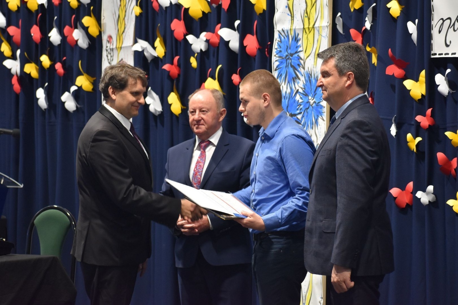 Zdjęcie w galerii na portalu naszwodzislaw.com: Wodzisławscy maturzyści odebrali świadectwa [FOTO] wiadomości z regionu