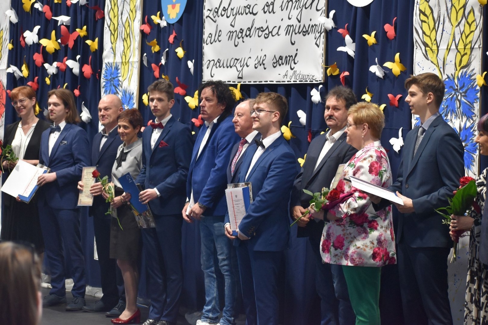 Zdjęcie w galerii na portalu naszwodzislaw.com: Wodzisławscy maturzyści odebrali świadectwa [FOTO] wiadomości z regionu