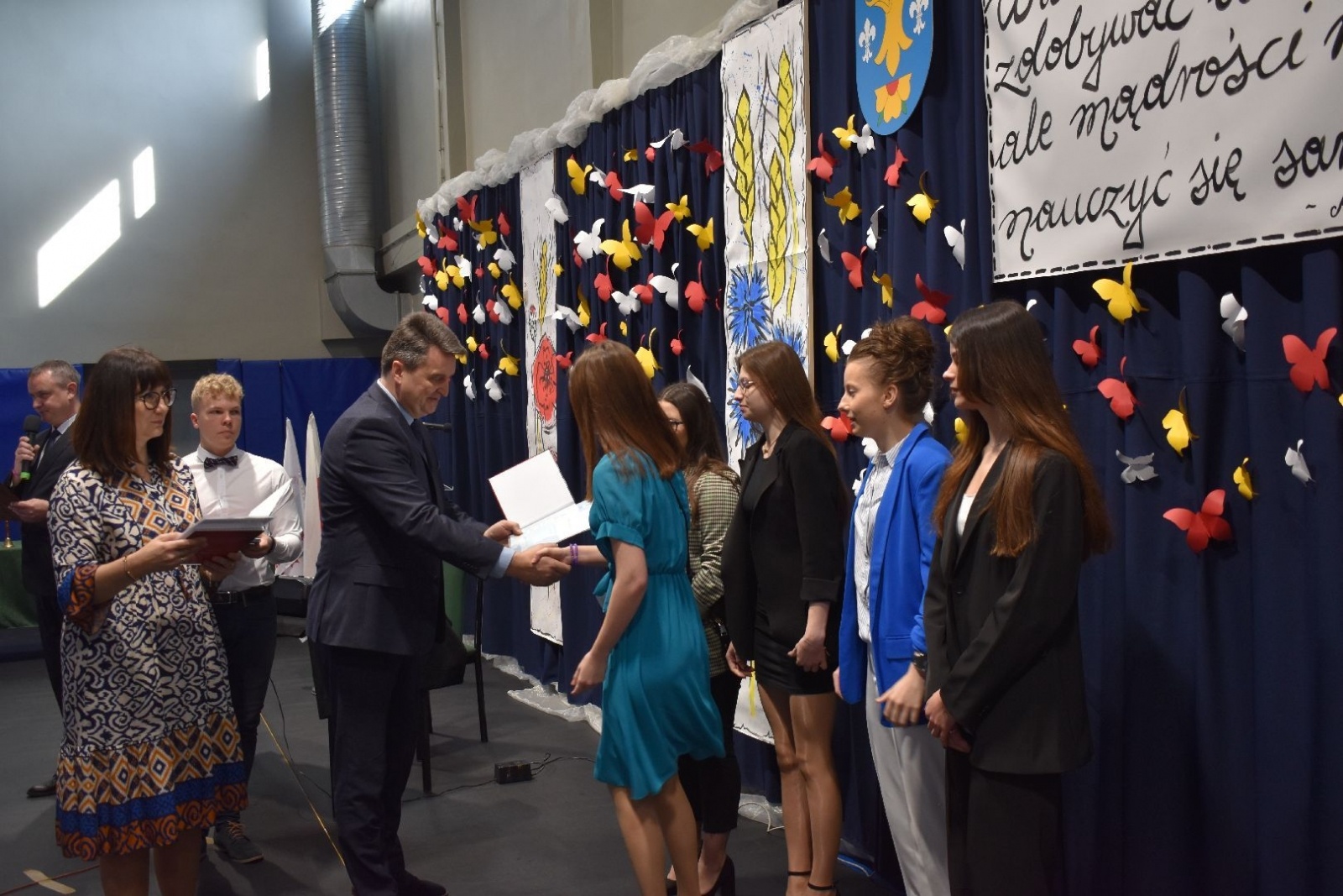 Zdjęcie w galerii na portalu naszwodzislaw.com: Wodzisławscy maturzyści odebrali świadectwa [FOTO] wiadomości z regionu