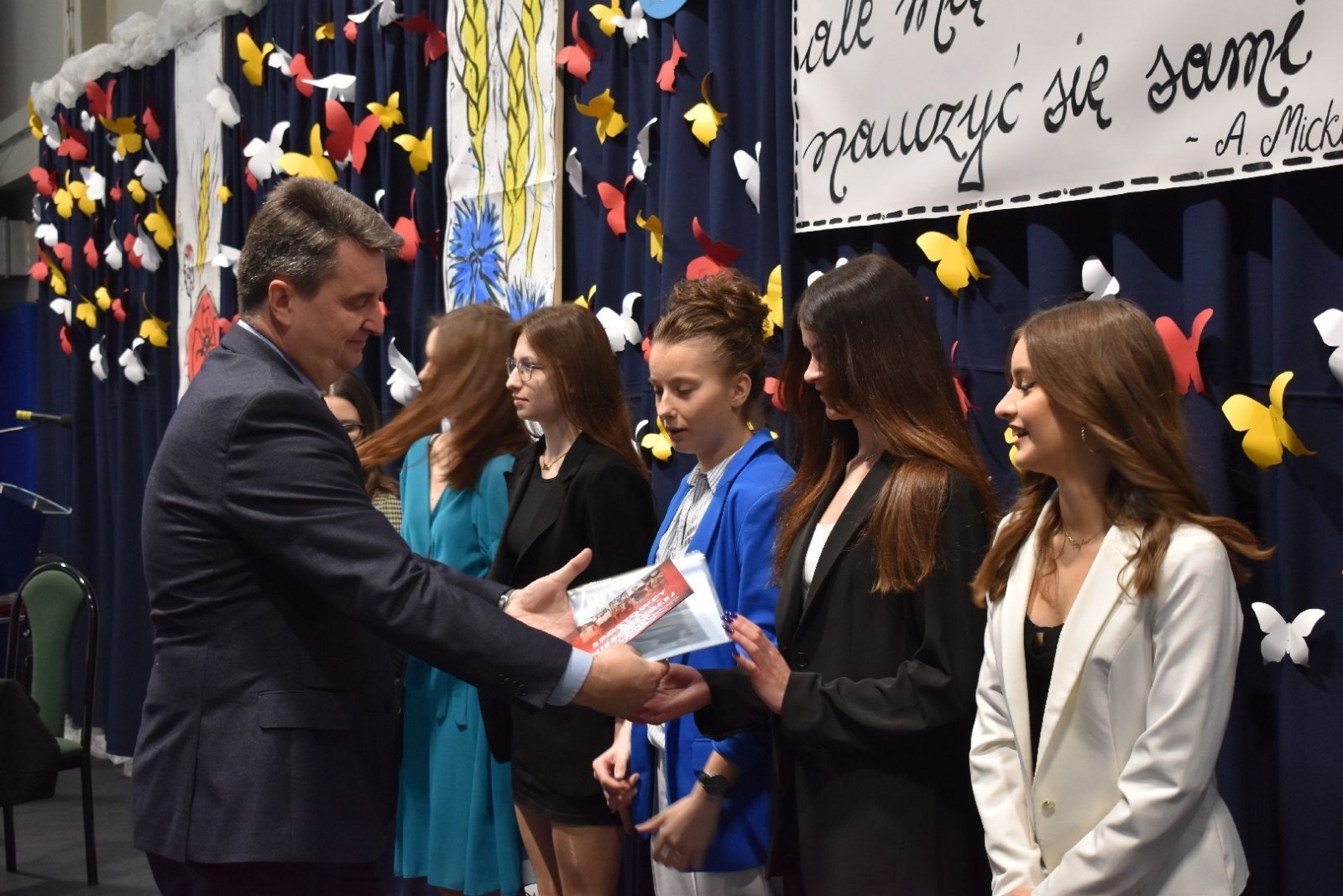 Zdjęcie w galerii na portalu naszwodzislaw.com: Wodzisławscy maturzyści odebrali świadectwa [FOTO] wiadomości z regionu