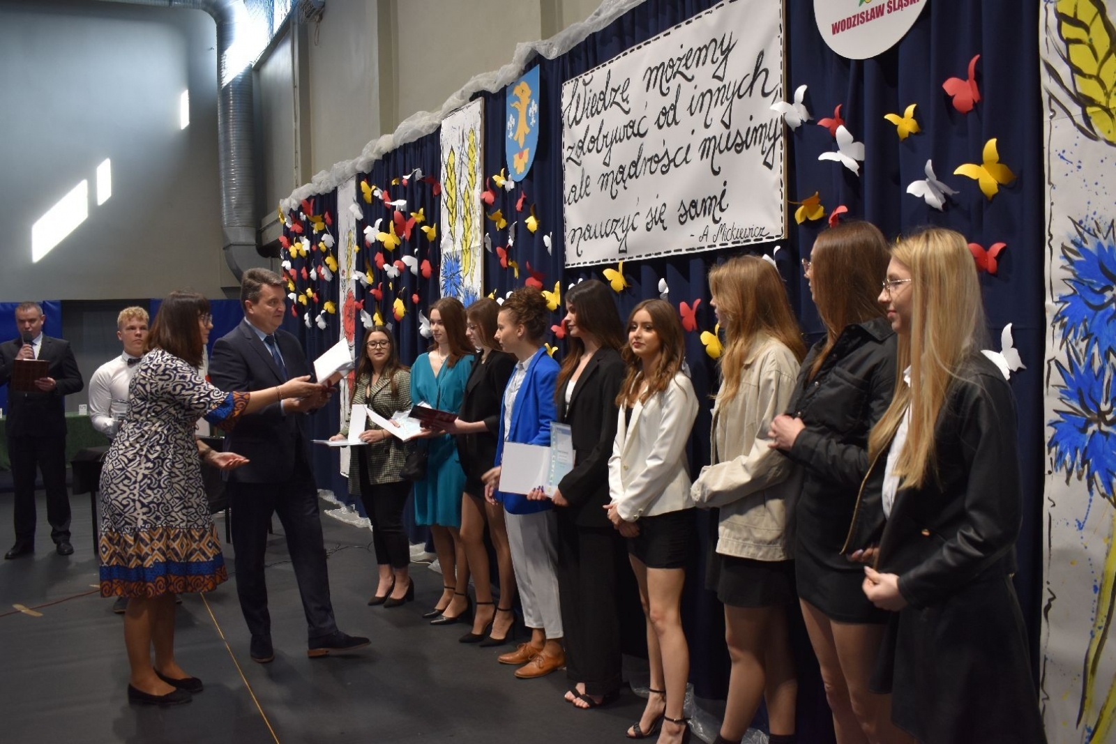 Zdjęcie w galerii na portalu naszwodzislaw.com: Wodzisławscy maturzyści odebrali świadectwa [FOTO] wiadomości z regionu