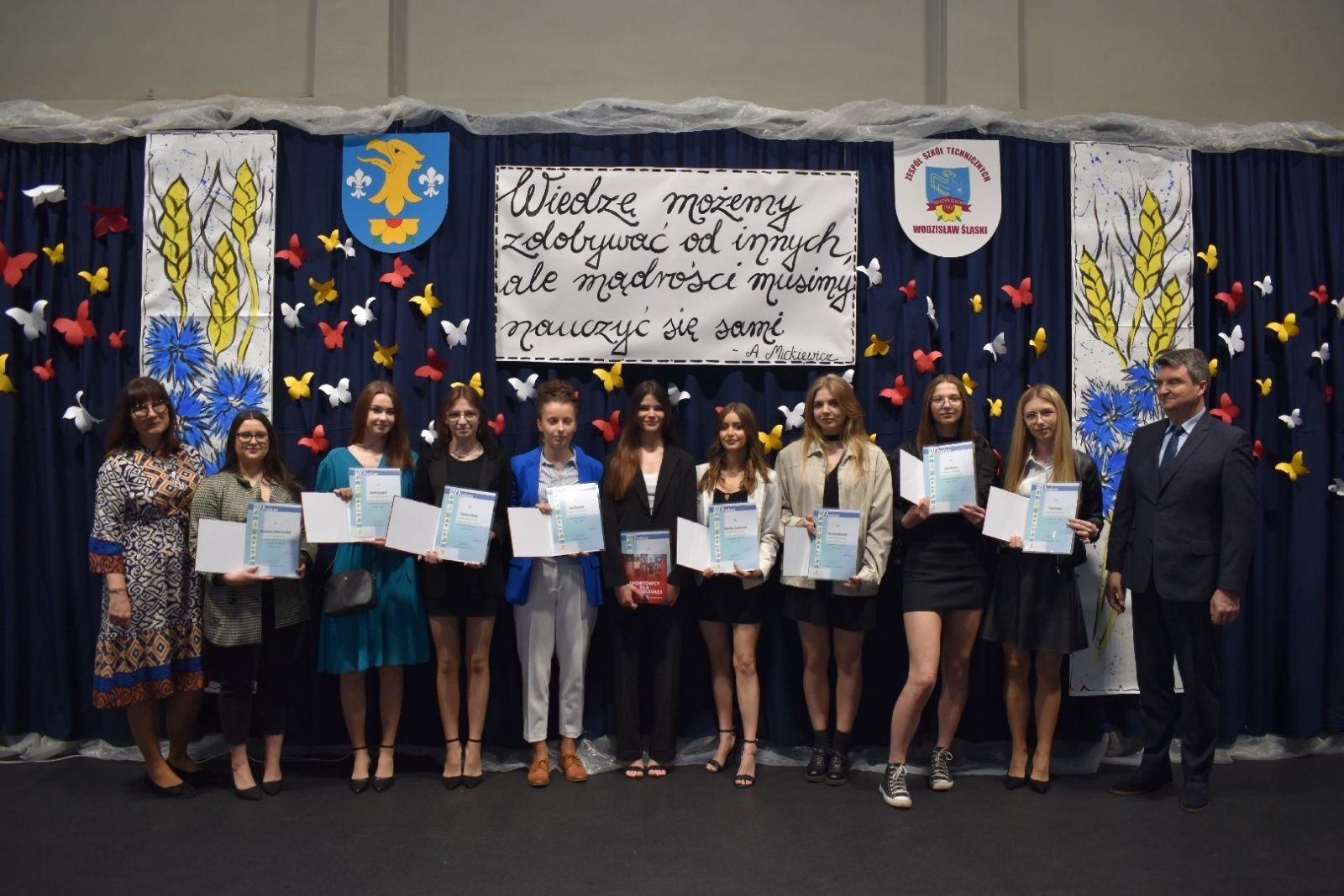 Zdjęcie w galerii na portalu naszwodzislaw.com: Wodzisławscy maturzyści odebrali świadectwa [FOTO] wiadomości z regionu