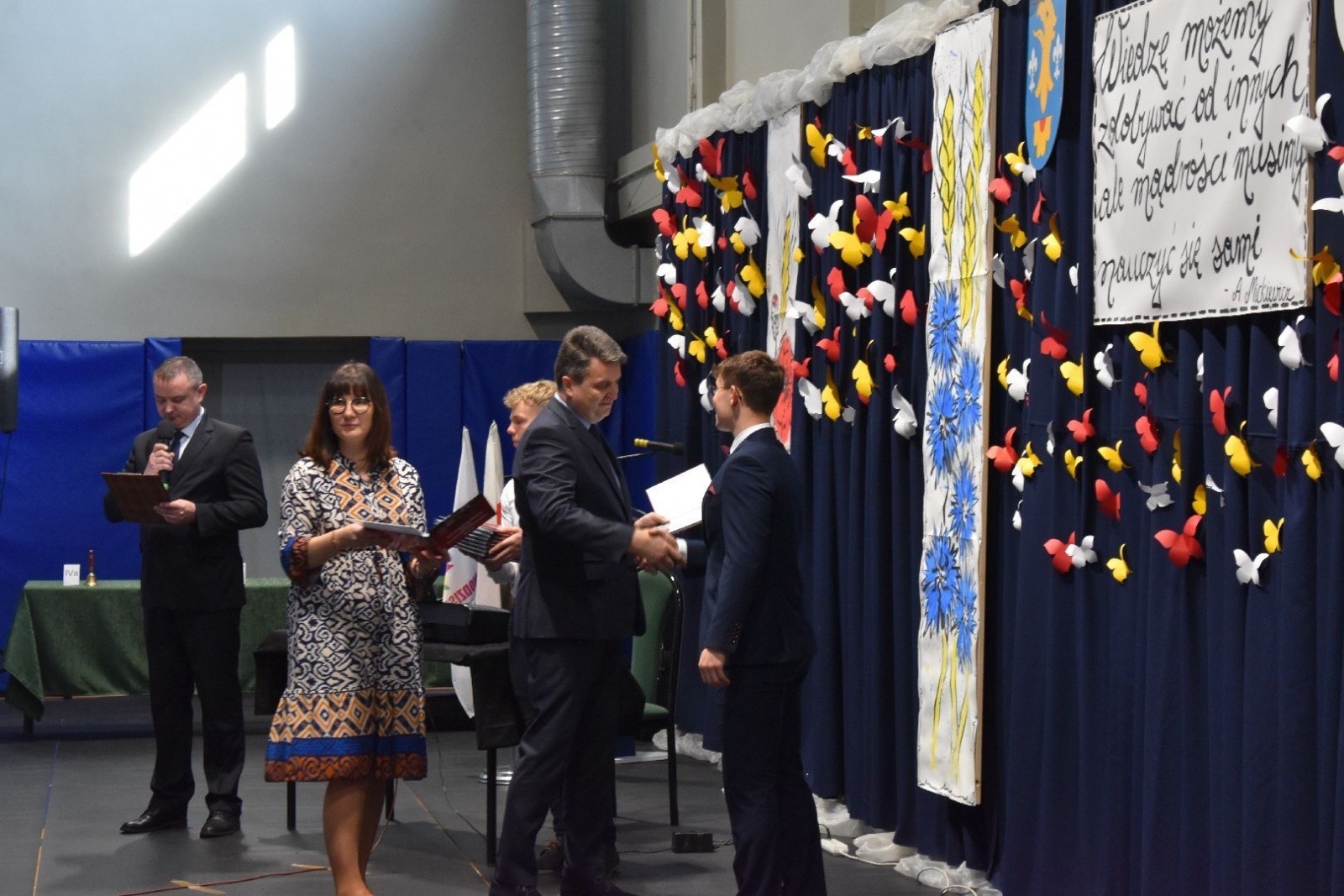 Zdjęcie w galerii na portalu naszwodzislaw.com: Wodzisławscy maturzyści odebrali świadectwa [FOTO] wiadomości z regionu