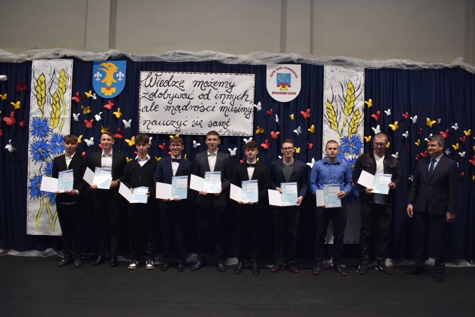 Zdjęcie w galerii na portalu naszwodzislaw.com: Wodzisławscy maturzyści odebrali świadectwa [FOTO] wiadomości z regionu