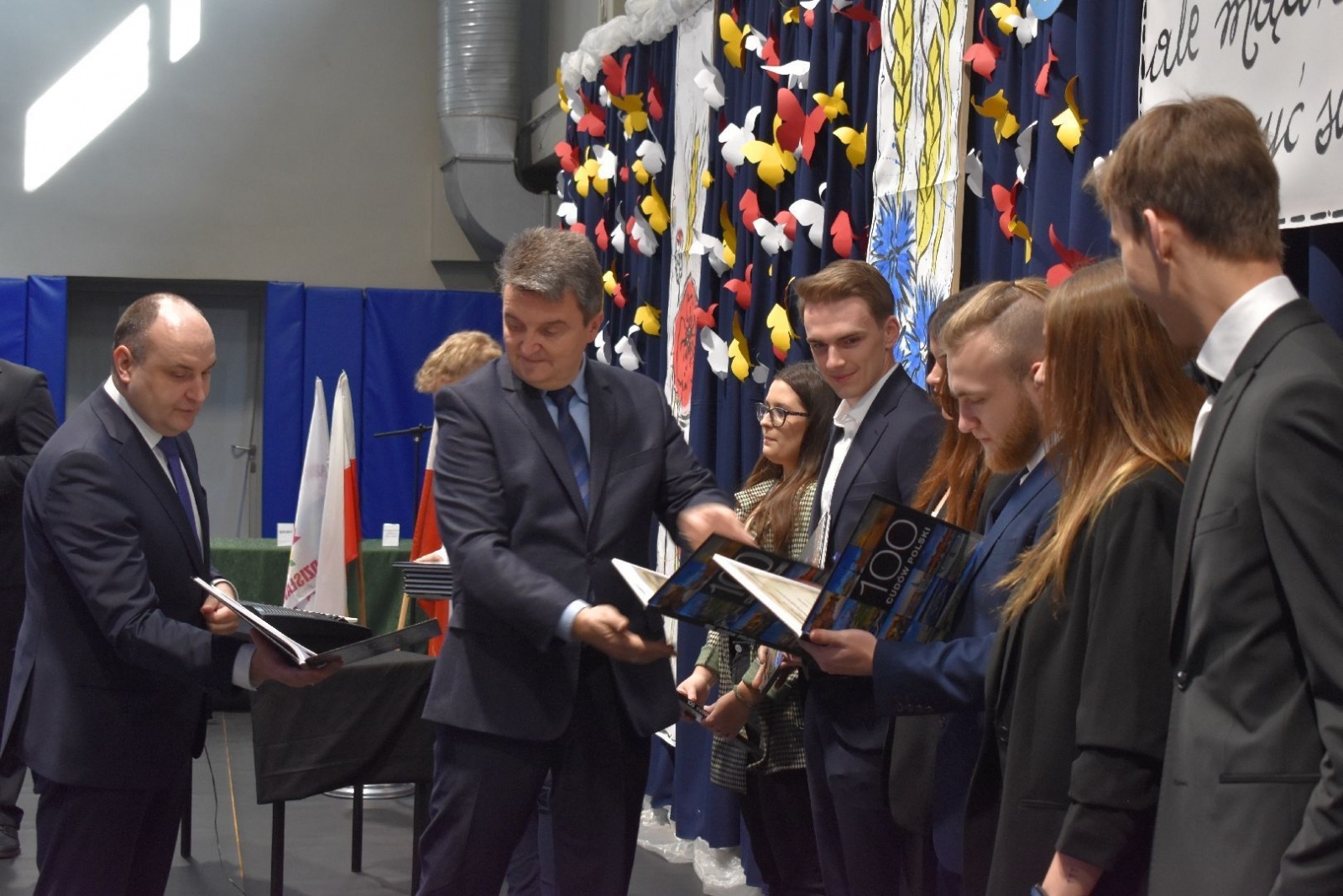 Zdjęcie w galerii na portalu naszwodzislaw.com: Wodzisławscy maturzyści odebrali świadectwa [FOTO] wiadomości z regionu