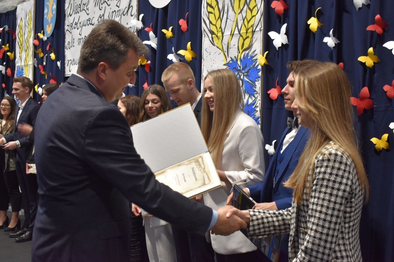 Zdjęcie w galerii na portalu naszwodzislaw.com: Wodzisławscy maturzyści odebrali świadectwa [FOTO] wiadomości z regionu