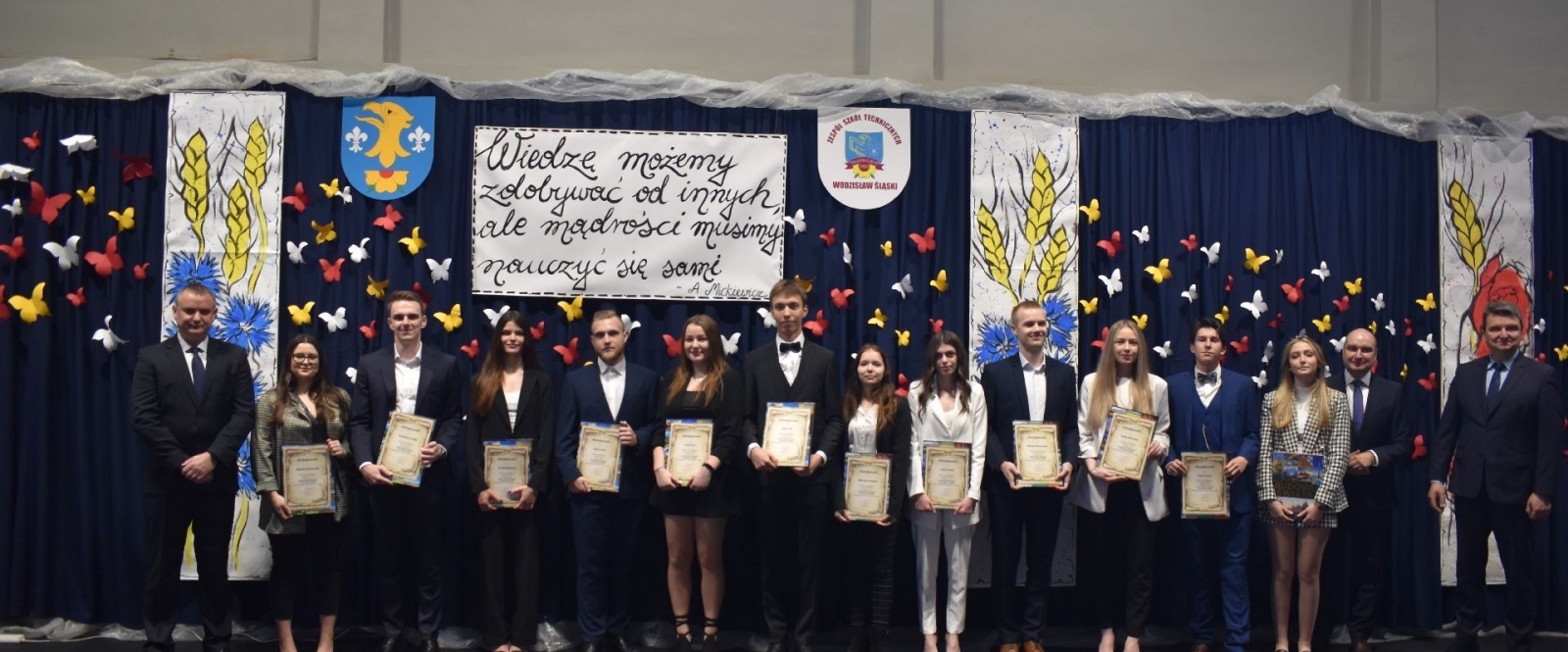 Zdjęcie w galerii na portalu naszwodzislaw.com: Wodzisławscy maturzyści odebrali świadectwa [FOTO] wiadomości z regionu