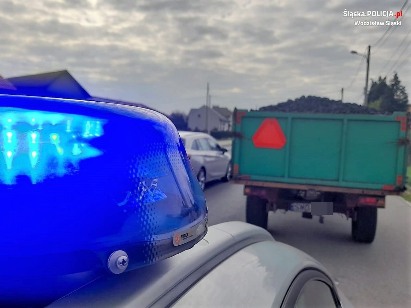 Zdjęcie w galerii na portalu naszwodzislaw.com: Zgubił węgiel na Jastrzębskiej. Dostał mandat wiadomości z regionu