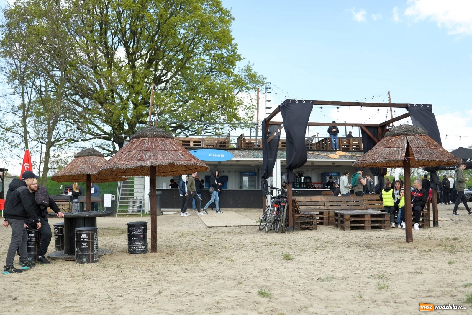 Zdjęcie w galerii na portalu naszwodzislaw.com: Petrol Beach w Bukowie. Dwudniowe święto dla fanów motoryzacji [FOTO] wiadomości z regionu