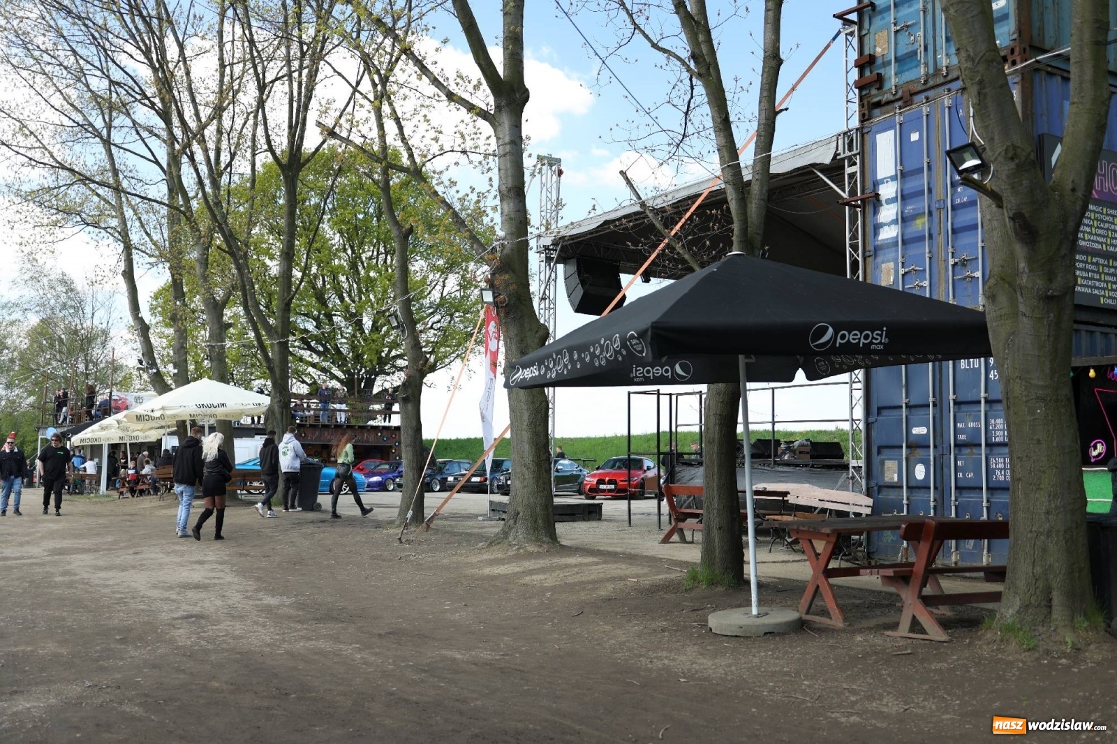 Zdjęcie w galerii na portalu naszwodzislaw.com: Petrol Beach w Bukowie. Dwudniowe święto dla fanów motoryzacji [FOTO] wiadomości z regionu