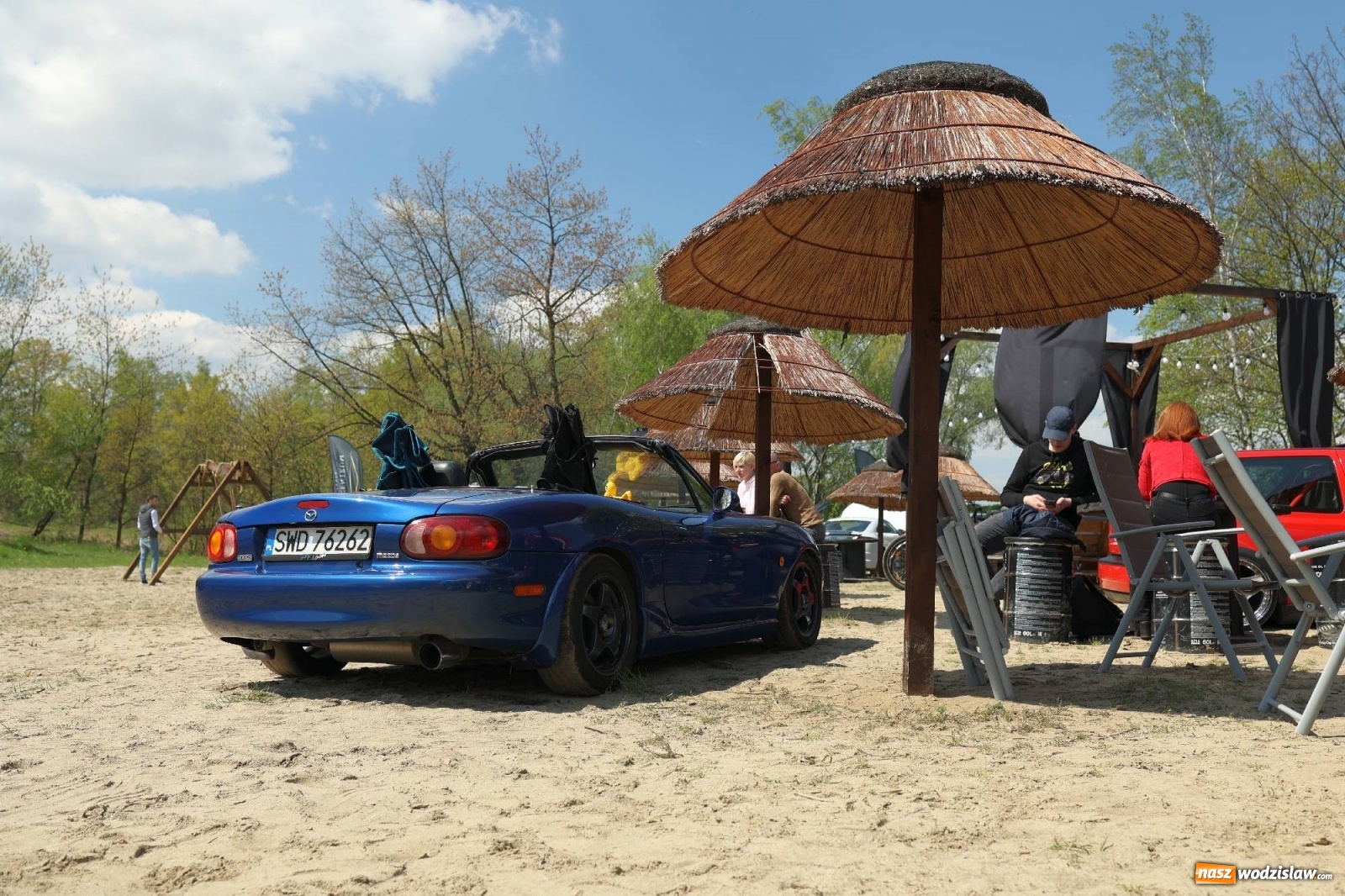 Zdjęcie w galerii na portalu naszwodzislaw.com: Petrol Beach w Bukowie. Dwudniowe święto dla fanów motoryzacji [FOTO] wiadomości z regionu