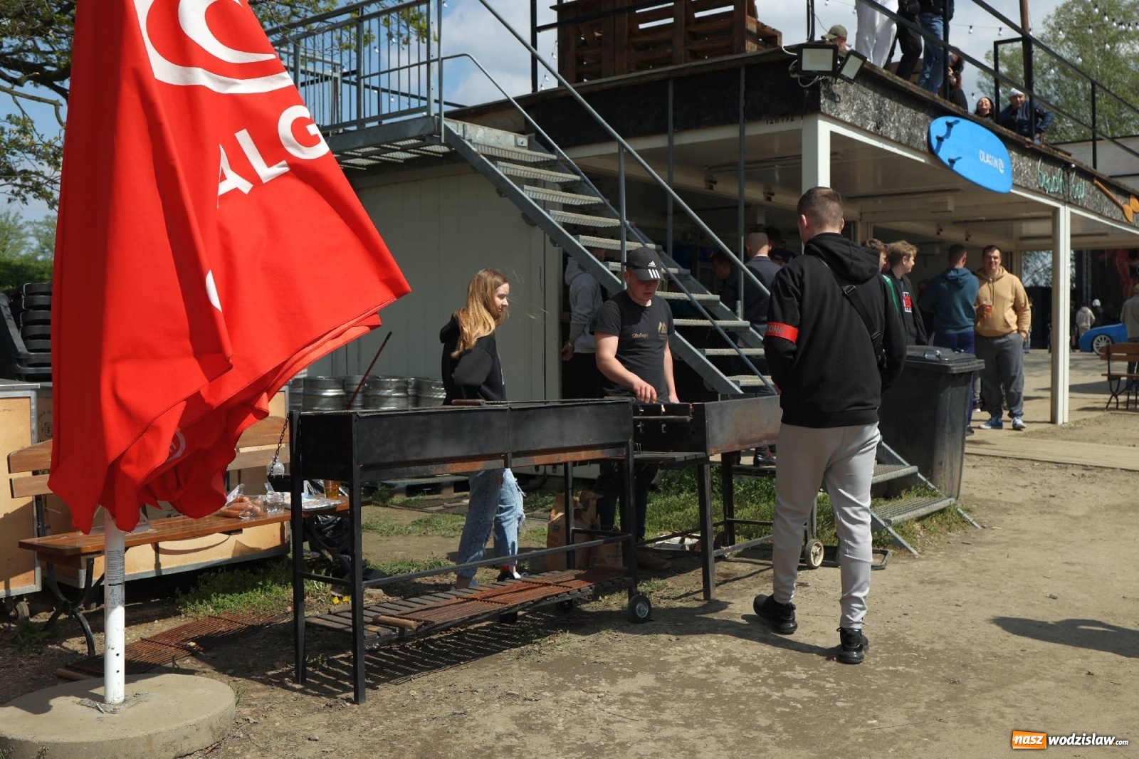 Zdjęcie w galerii na portalu naszwodzislaw.com: Petrol Beach w Bukowie. Dwudniowe święto dla fanów motoryzacji [FOTO] wiadomości z regionu