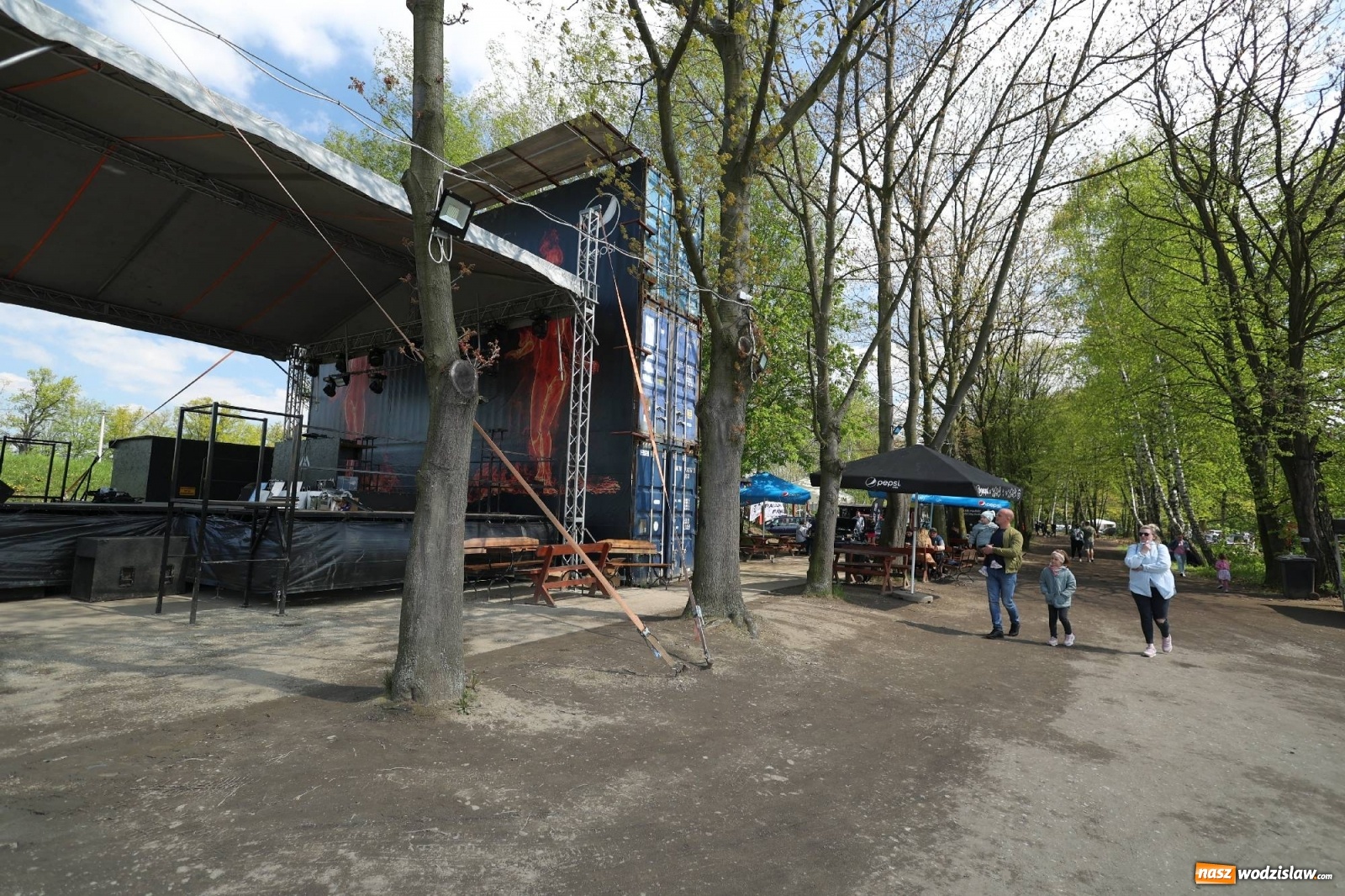 Zdjęcie w galerii na portalu naszwodzislaw.com: Petrol Beach w Bukowie. Dwudniowe święto dla fanów motoryzacji [FOTO] wiadomości z regionu