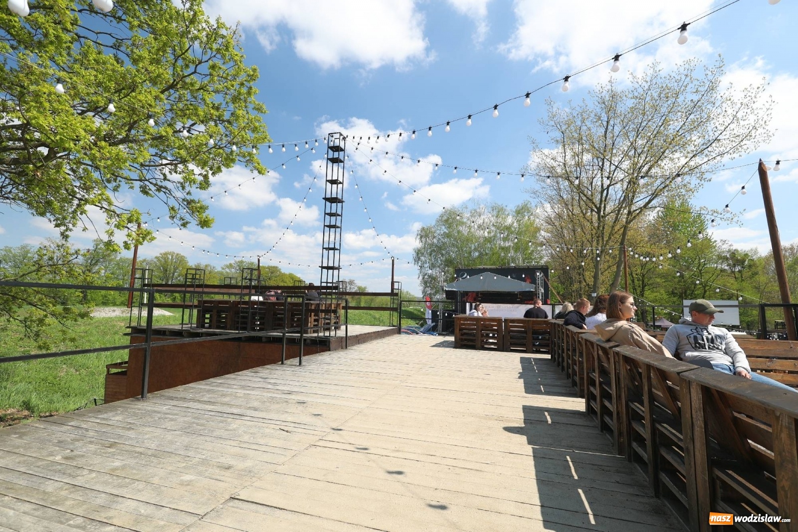 Zdjęcie w galerii na portalu naszwodzislaw.com: Petrol Beach w Bukowie. Dwudniowe święto dla fanów motoryzacji [FOTO] wiadomości z regionu