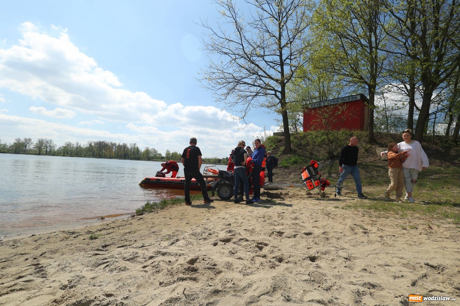 Zdjęcie w galerii na portalu naszwodzislaw.com: Petrol Beach w Bukowie. Dwudniowe święto dla fanów motoryzacji [FOTO] wiadomości z regionu