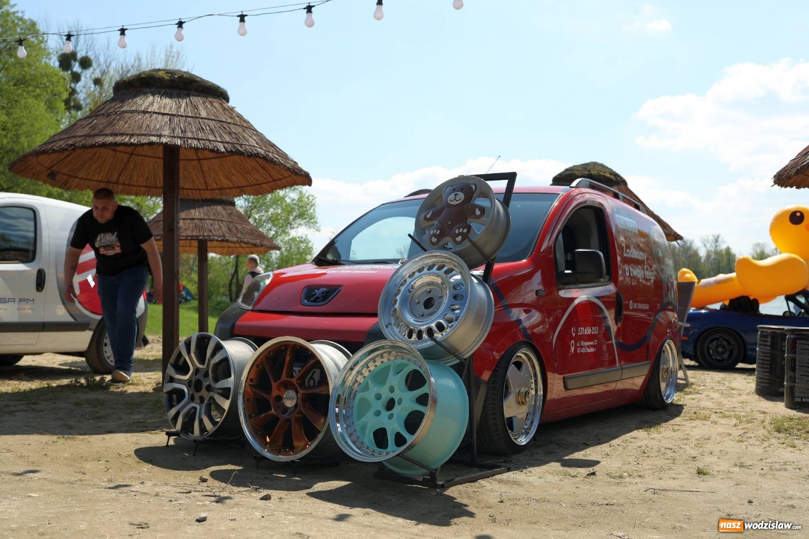 Zdjęcie w galerii na portalu naszwodzislaw.com: Petrol Beach w Bukowie. Dwudniowe święto dla fanów motoryzacji [FOTO] wiadomości z regionu