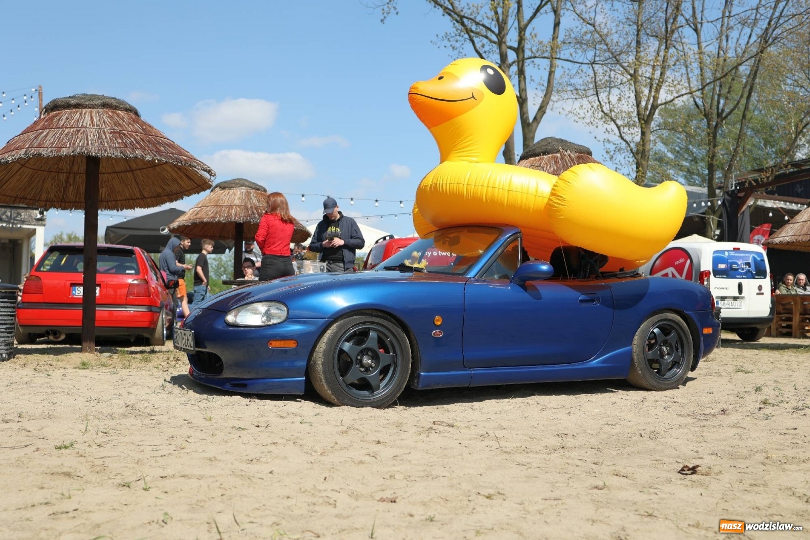 Zdjęcie w galerii na portalu naszwodzislaw.com: Petrol Beach w Bukowie. Dwudniowe święto dla fanów motoryzacji [FOTO] wiadomości z regionu
