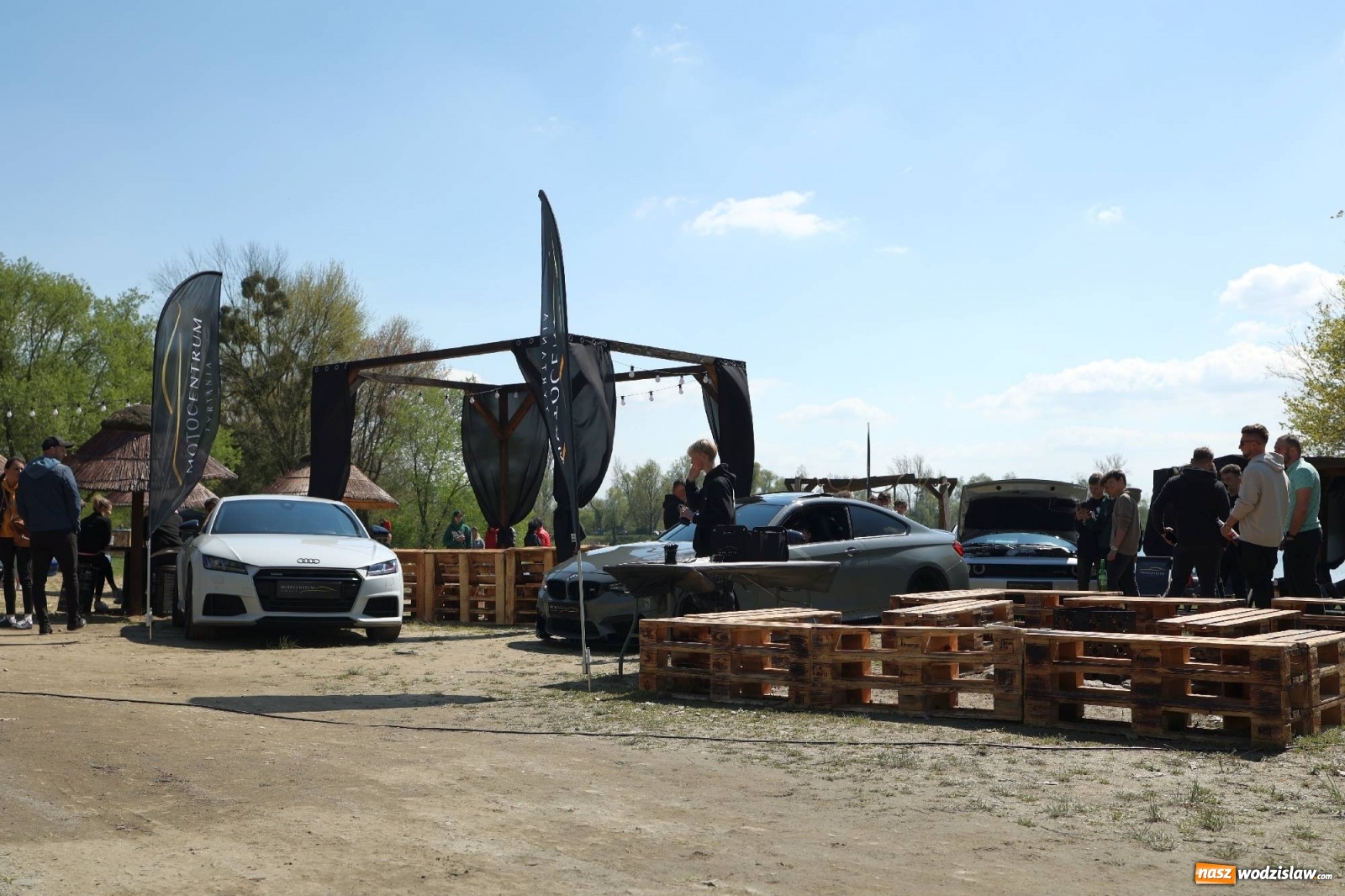Zdjęcie w galerii na portalu naszwodzislaw.com: Petrol Beach w Bukowie. Dwudniowe święto dla fanów motoryzacji [FOTO] wiadomości z regionu