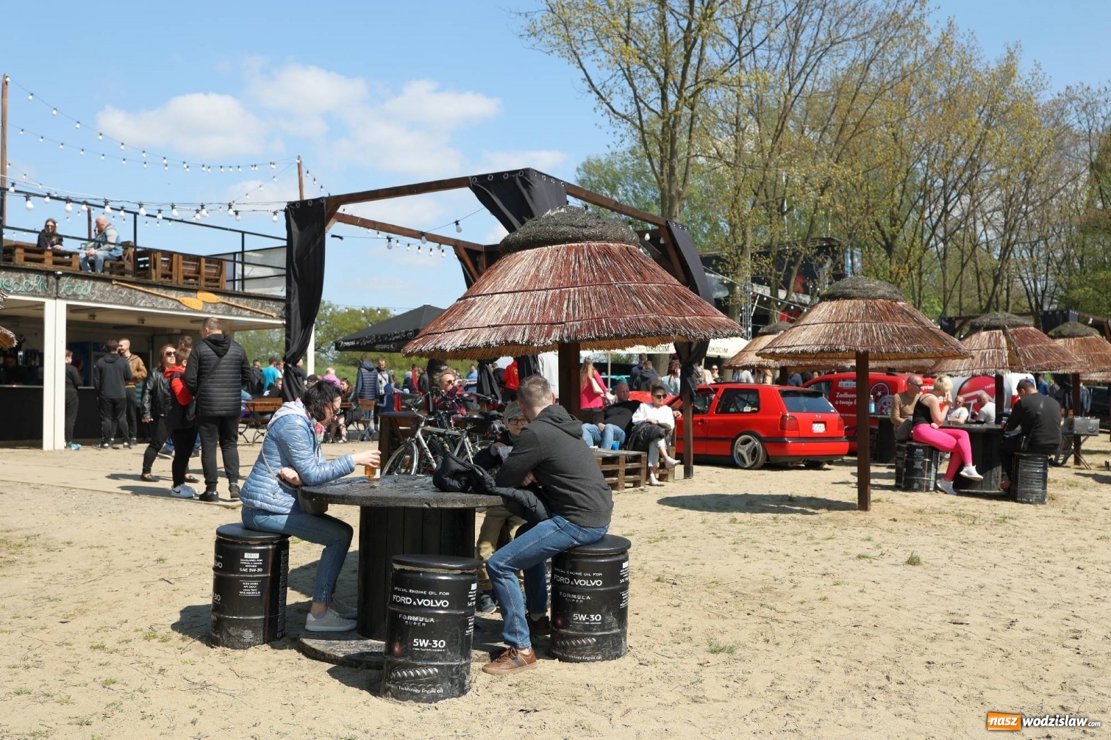 Zdjęcie w galerii na portalu naszwodzislaw.com: Petrol Beach w Bukowie. Dwudniowe święto dla fanów motoryzacji [FOTO] wiadomości z regionu