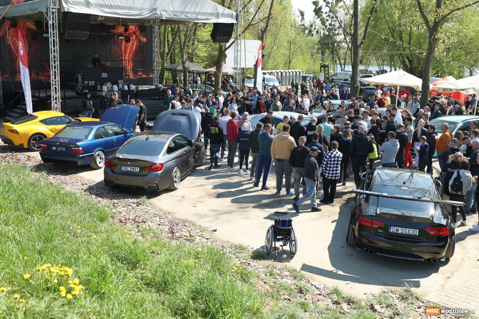 Zdjęcie w galerii na portalu naszwodzislaw.com: Petrol Beach w Bukowie. Dwudniowe święto dla fanów motoryzacji [FOTO] wiadomości z regionu
