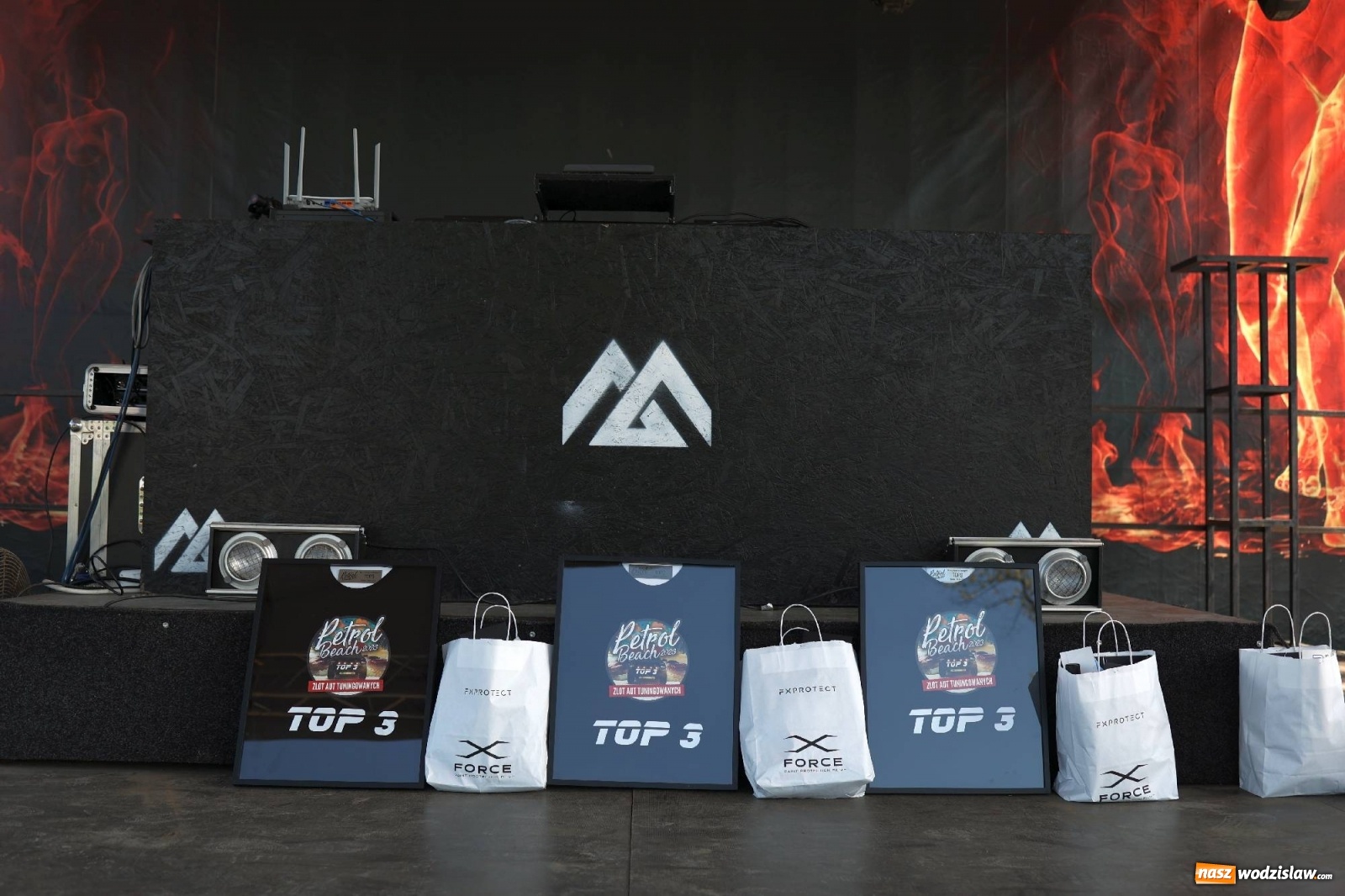 Zdjęcie w galerii na portalu naszwodzislaw.com: Petrol Beach w Bukowie. Dwudniowe święto dla fanów motoryzacji [FOTO] wiadomości z regionu