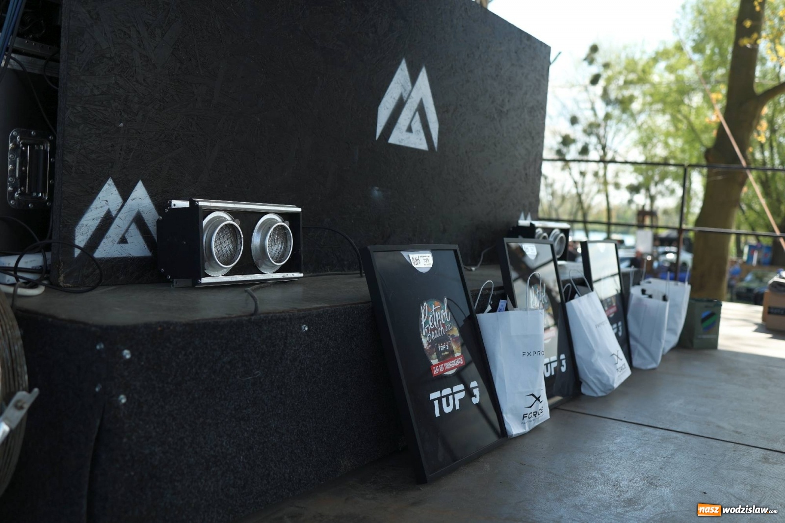 Zdjęcie w galerii na portalu naszwodzislaw.com: Petrol Beach w Bukowie. Dwudniowe święto dla fanów motoryzacji [FOTO] wiadomości z regionu