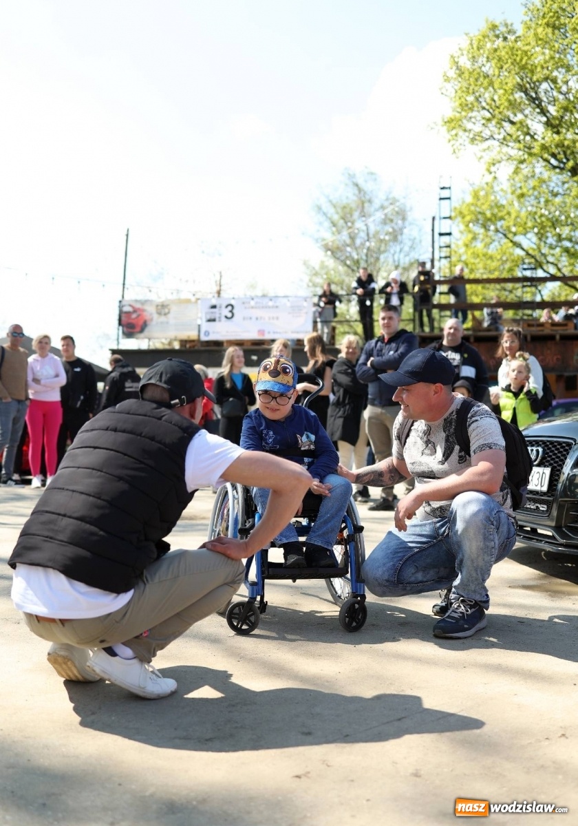 Zdjęcie w galerii na portalu naszwodzislaw.com: Petrol Beach w Bukowie. Dwudniowe święto dla fanów motoryzacji [FOTO] wiadomości z regionu