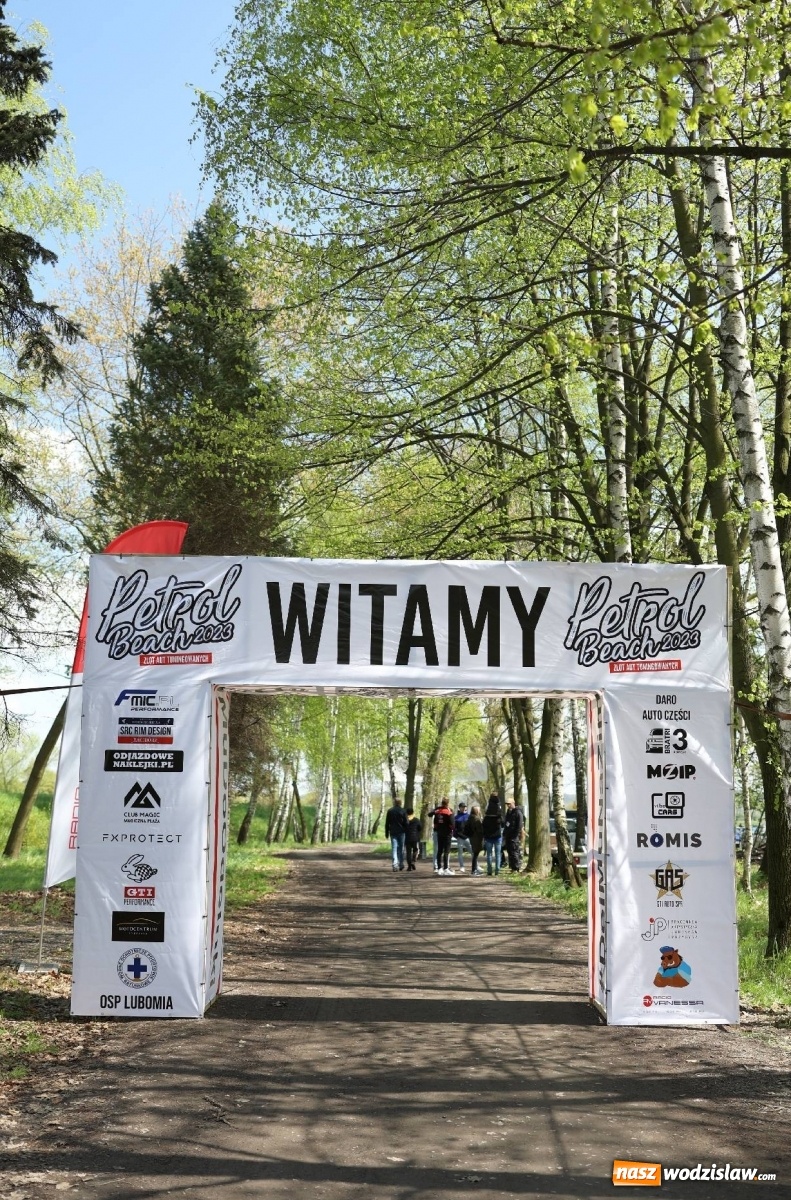 Zdjęcie w galerii na portalu naszwodzislaw.com: Petrol Beach w Bukowie. Dwudniowe święto dla fanów motoryzacji [FOTO] wiadomości z regionu