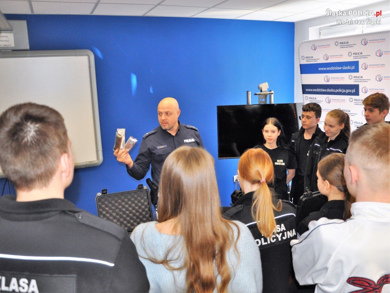 Zdjęcie w galerii na portalu naszwodzislaw.com: Dzień otwarty w wodzisławskiej komendzie policji wiadomości z regionu
