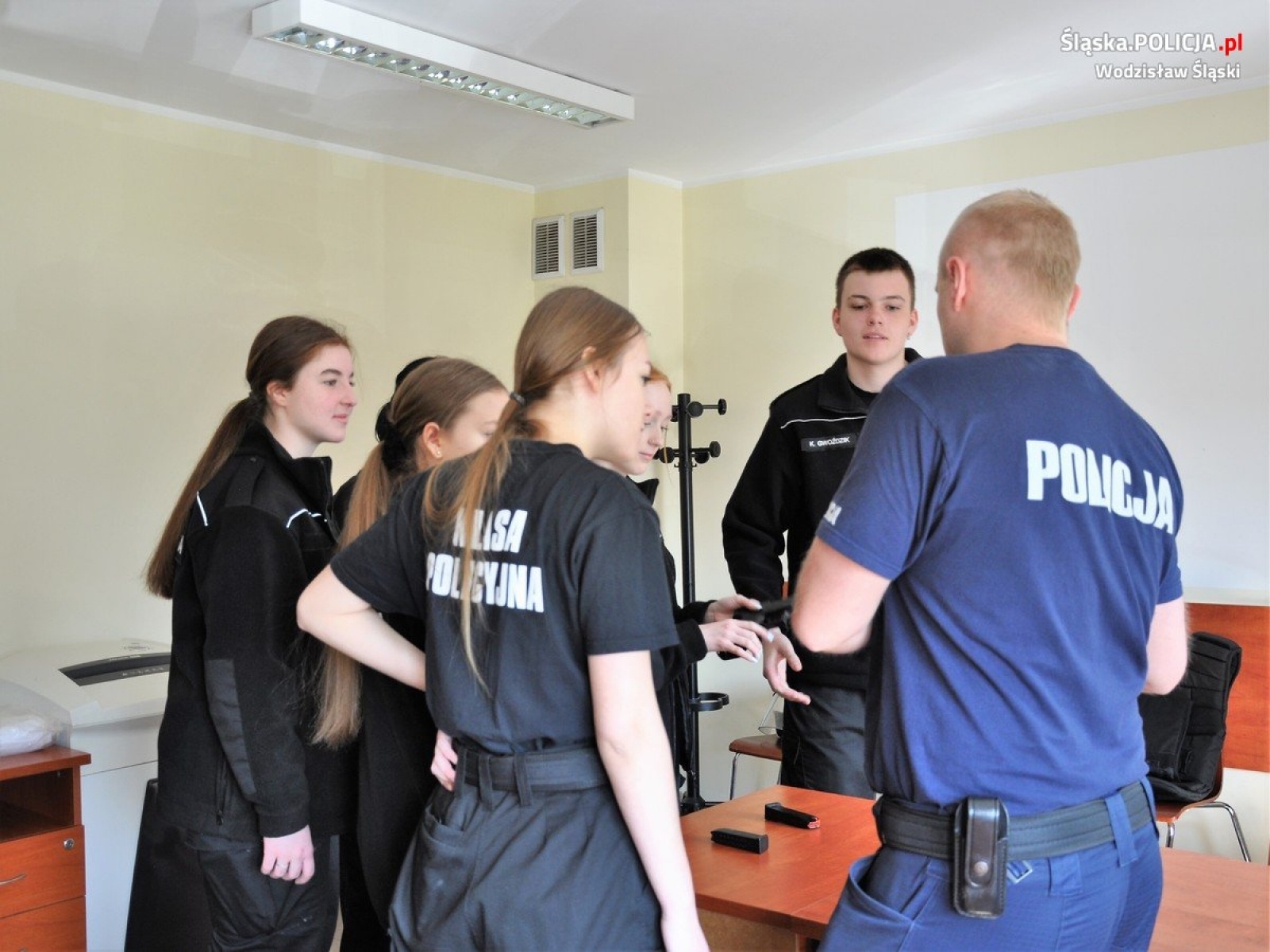 Zdjęcie w galerii na portalu naszwodzislaw.com: Dzień otwarty w wodzisławskiej komendzie policji wiadomości z regionu