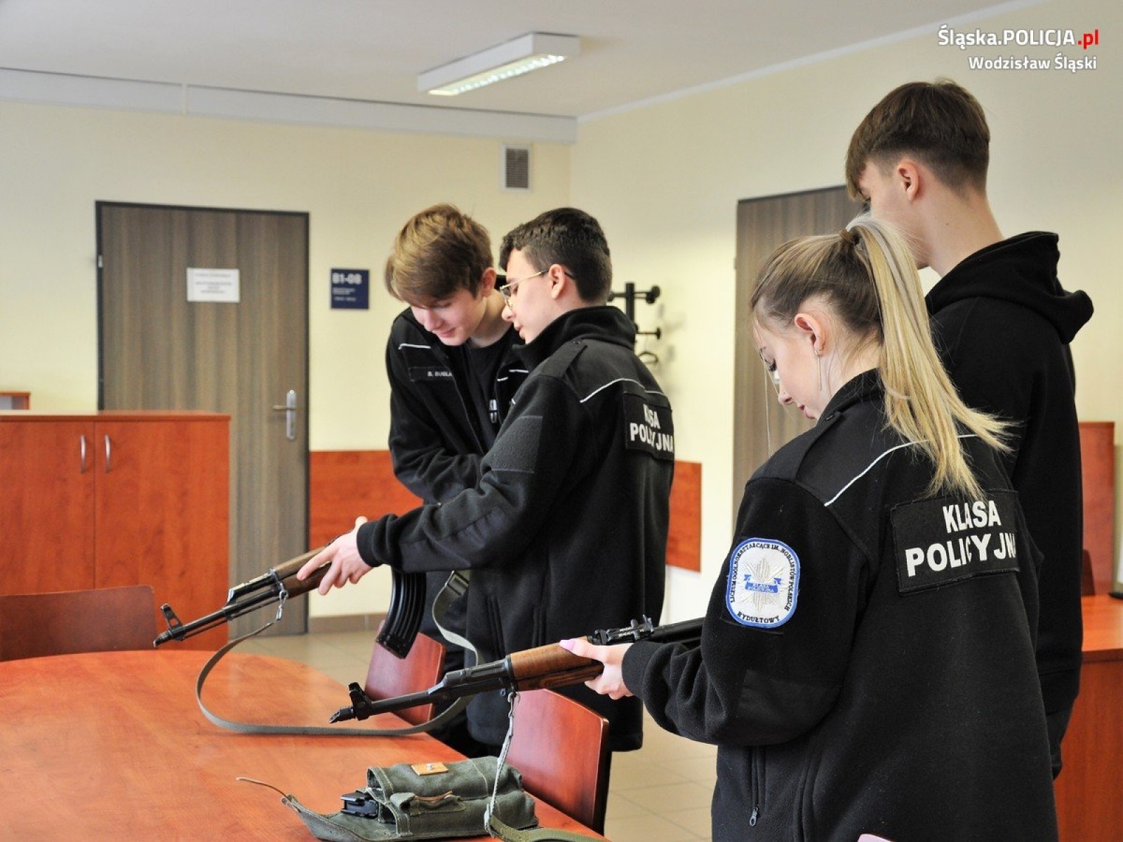 Zdjęcie w galerii na portalu naszwodzislaw.com: Dzień otwarty w wodzisławskiej komendzie policji wiadomości z regionu