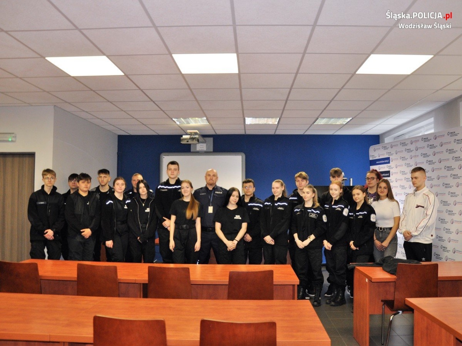 Zdjęcie w galerii na portalu naszwodzislaw.com: Dzień otwarty w wodzisławskiej komendzie policji wiadomości z regionu