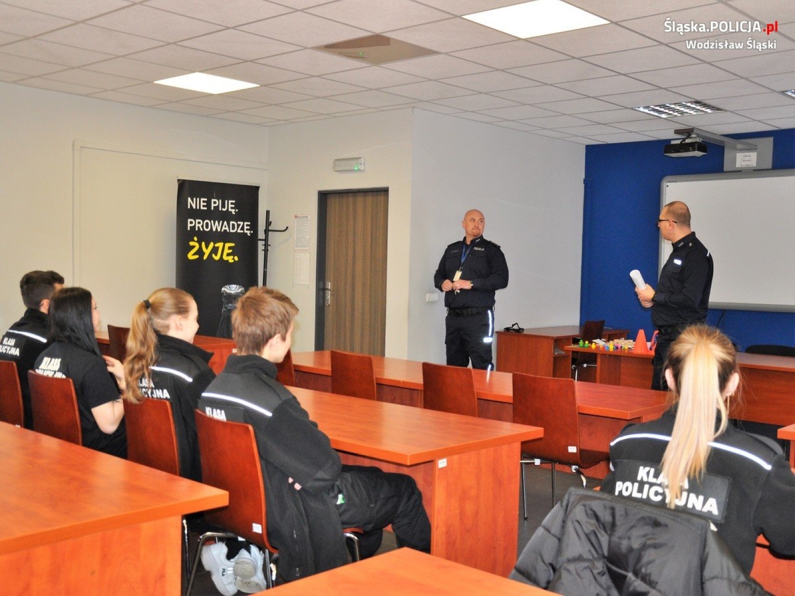 Zdjęcie w galerii na portalu naszwodzislaw.com: Dzień otwarty w wodzisławskiej komendzie policji wiadomości z regionu