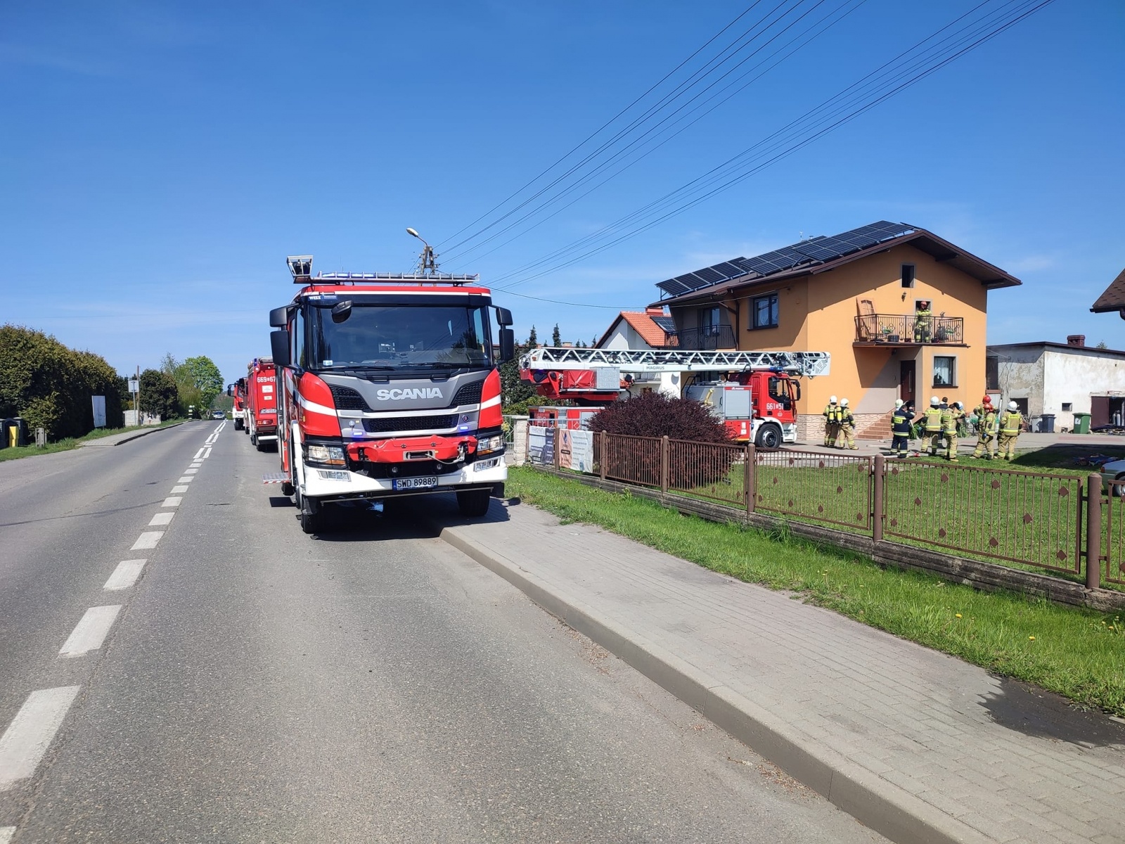 Zdjęcie w galerii na portalu naszwodzislaw.com: Pożar poddasza w Skrzyszowie. Właściciele wyręczyli strażaków wiadomości z regionu