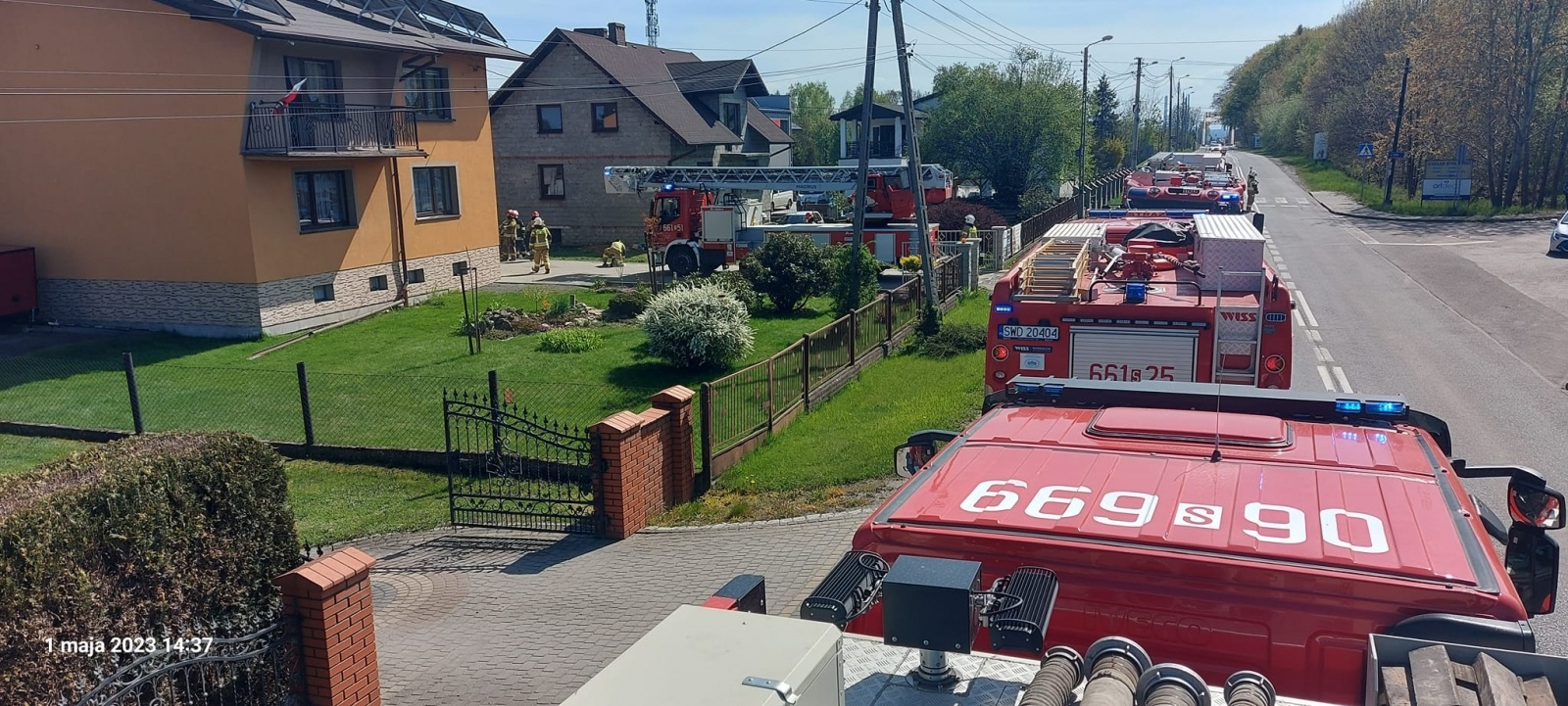 Zdjęcie w galerii na portalu naszwodzislaw.com: Pożar poddasza w Skrzyszowie. Właściciele wyręczyli strażaków wiadomości z regionu