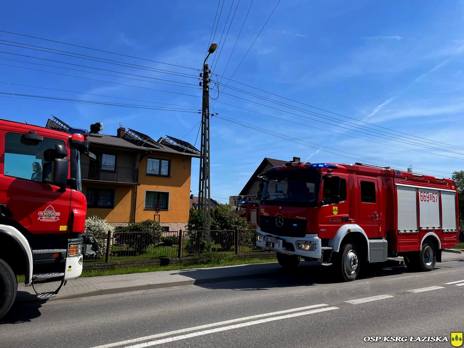 Zdjęcie w galerii na portalu naszwodzislaw.com: Pożar poddasza w Skrzyszowie. Właściciele wyręczyli strażaków wiadomości z regionu