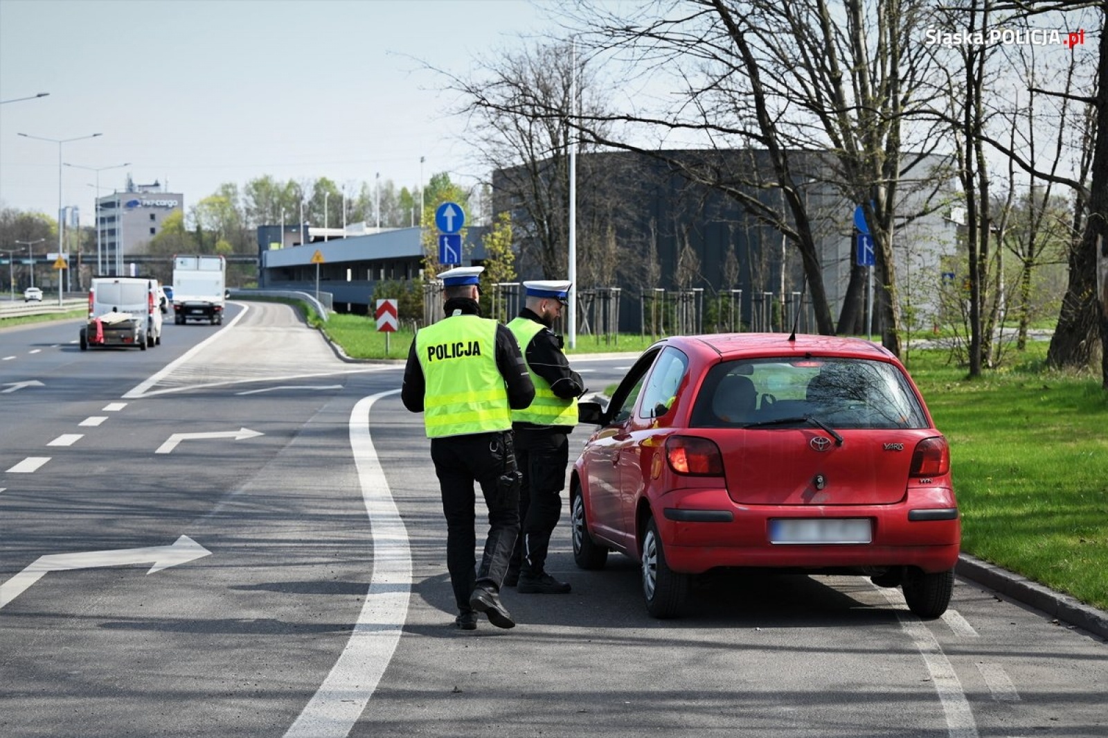 Zdjęcie w galerii na portalu naszwodzislaw.com: Policjanci z kierowcą rajdowym ostrzegali przed brawurą wiadomości z regionu