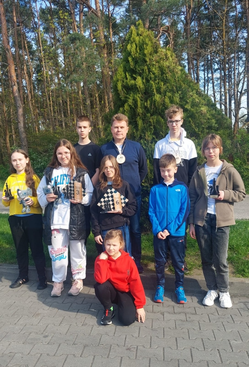 Zdjęcie w galerii na portalu naszwodzislaw.com: Brązowy medal drużyny szachowej Szkoły Podstawowej nr 1 w finale Szkolnych Mistrzostw Polski wiadomości z regionu