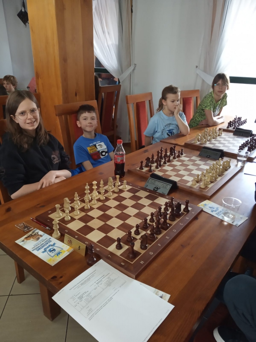 Zdjęcie w galerii na portalu naszwodzislaw.com: Brązowy medal drużyny szachowej Szkoły Podstawowej nr 1 w finale Szkolnych Mistrzostw Polski wiadomości z regionu