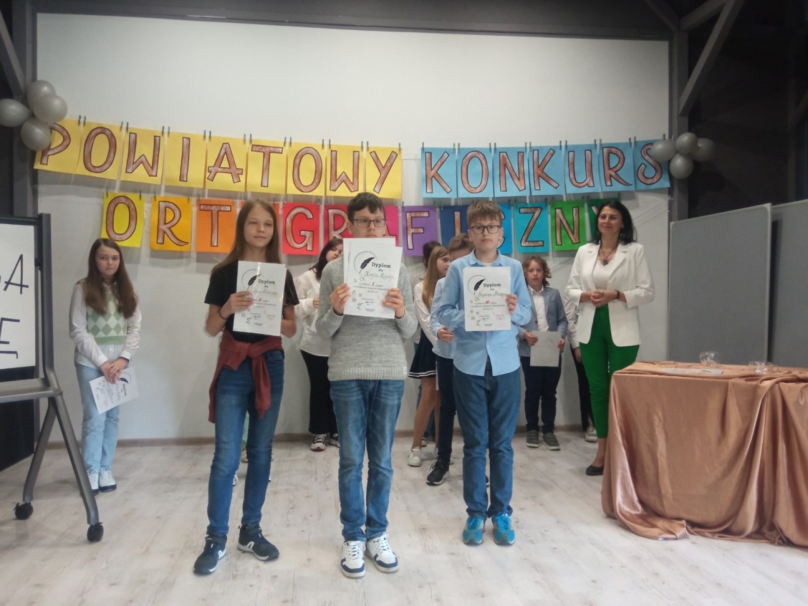 Zdjęcie w galerii na portalu naszwodzislaw.com: Powiatowy konkurs ortograficzny za nami wiadomości z regionu