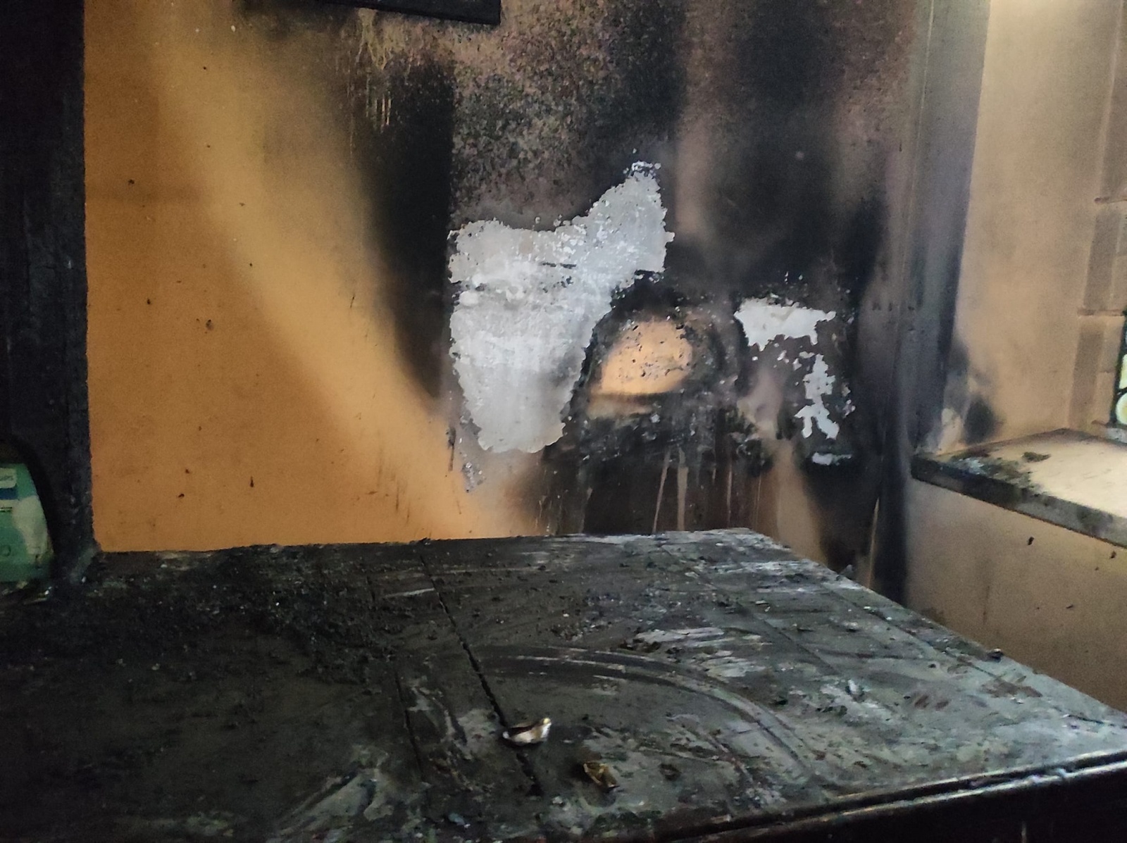 Zdjęcie w galerii na portalu naszwodzislaw.com: Pożar zakrystii kościoła w Połomi  wiadomości z regionu